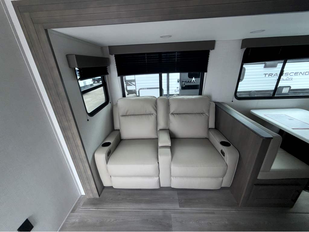 2026 GRAND DESIGN TRANSCEND 305BHT - Image 13