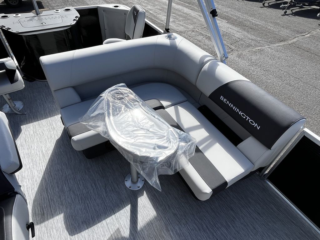 2026 Bennington 22SFC TriToon Pontoon - Image 13