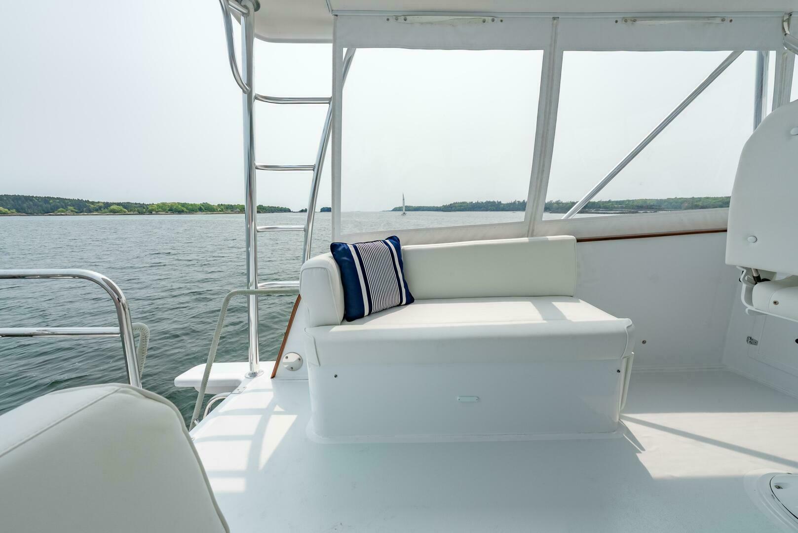 2019 Lowell Flybridge - Image 19