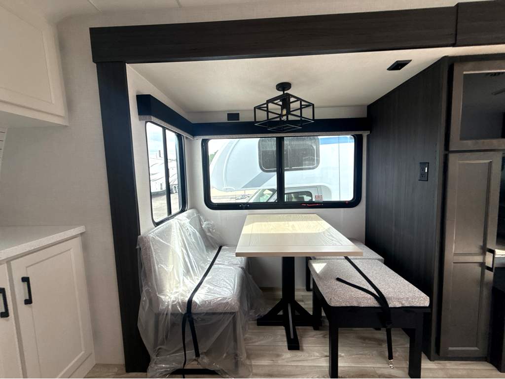 2027 VENTURE RV SPORTTREK 333VFK - Image 12