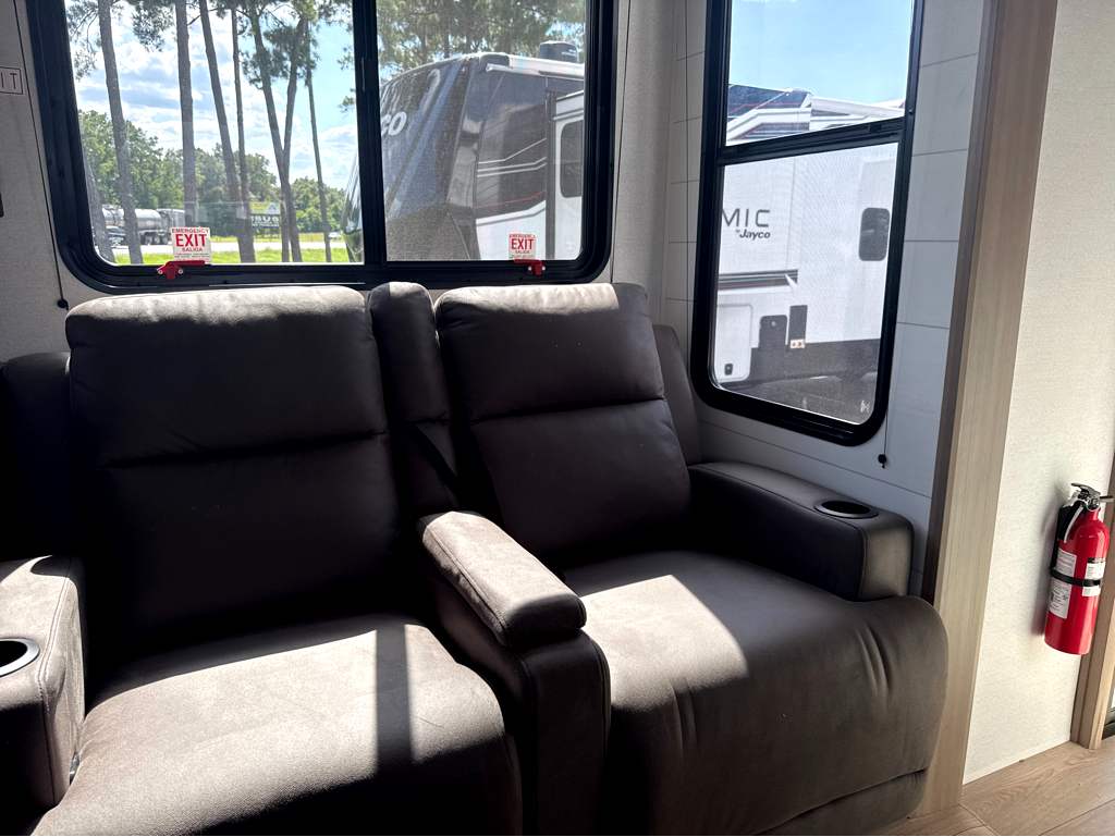 2027 JAYCO JAY FLIGHT BUNGALOW 404LOFT - Image 6