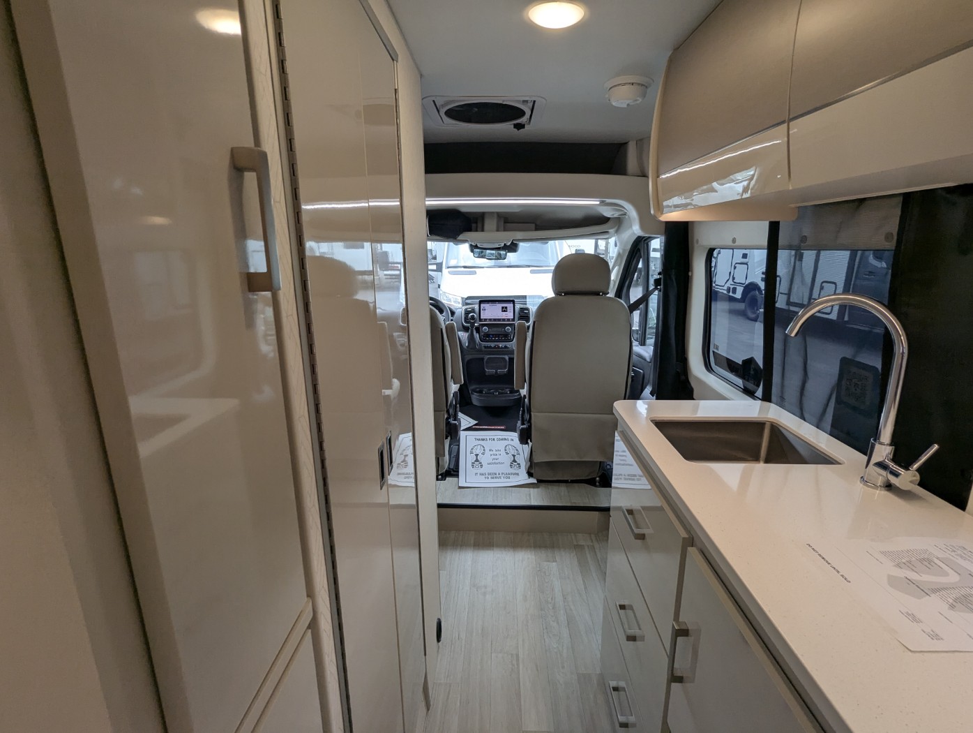 2027 Thor Motor Coach Tellaro 20U - Image 26