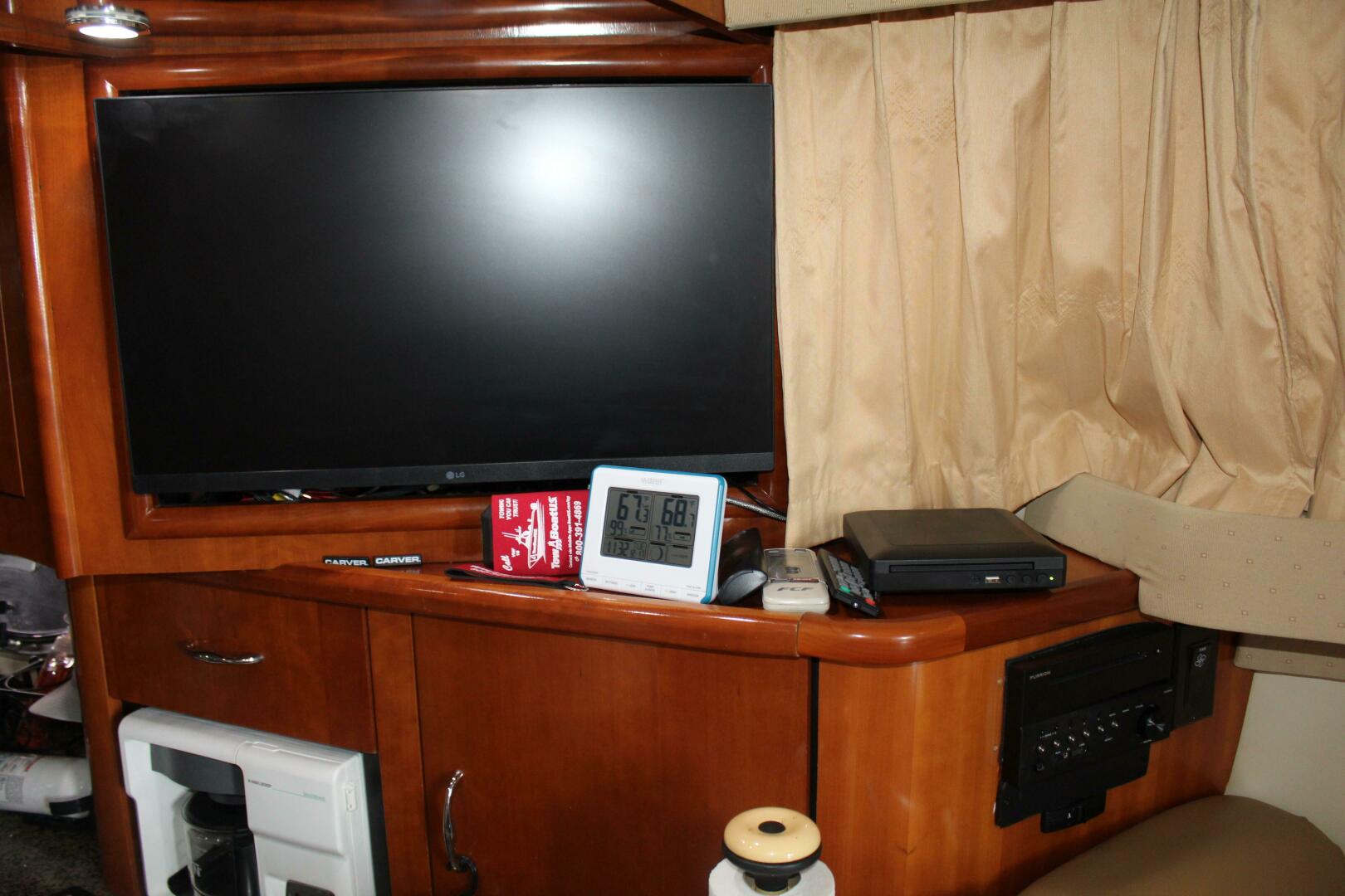 2004 Carver 360 Mariner - Image 14