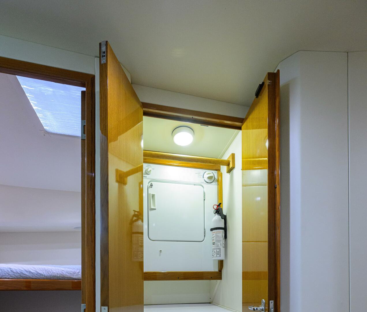 2000 Viking 50 Convertible - Image 25