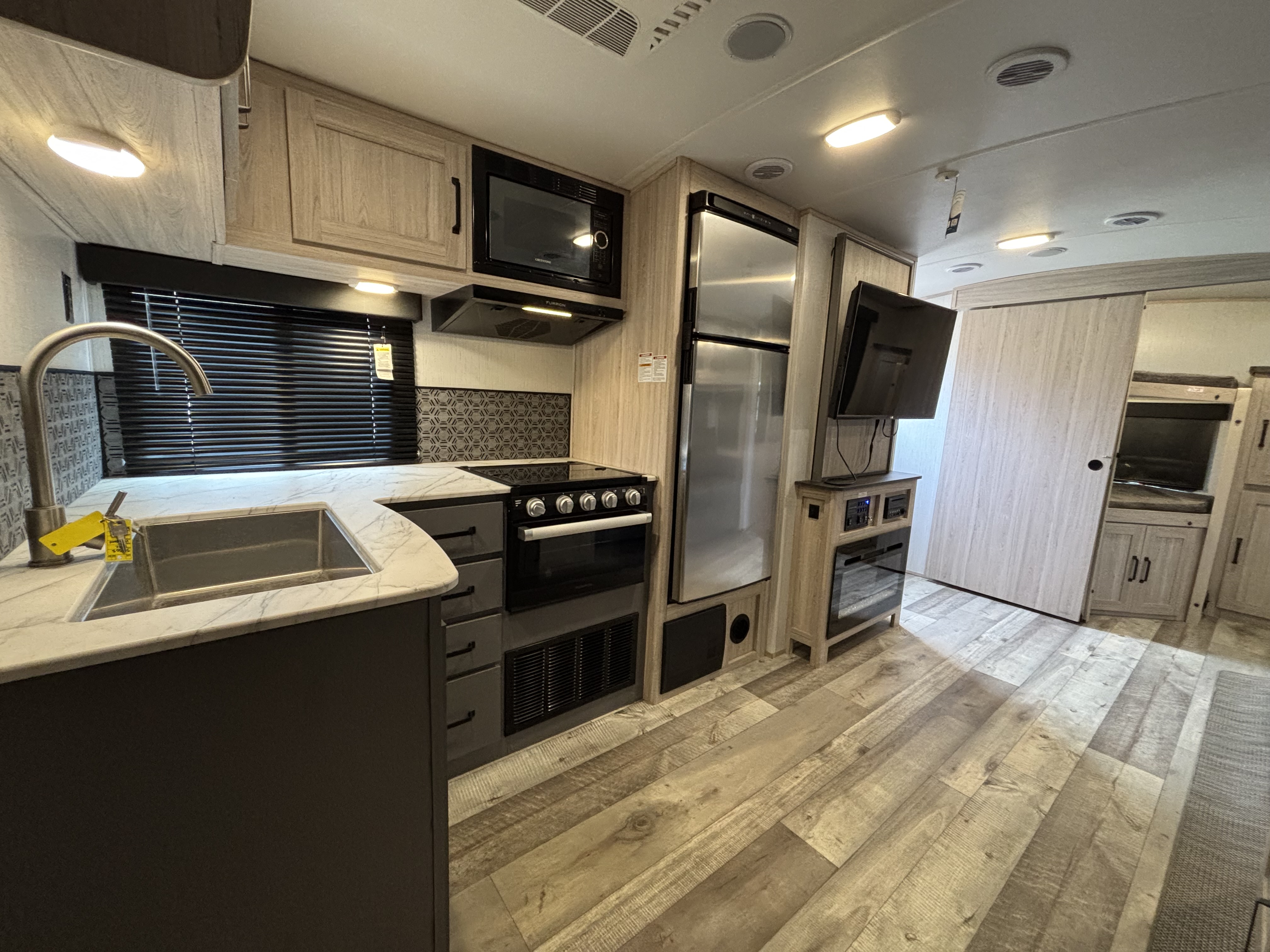 2022 Heartland Sundance Ultra-Lite SDTT 301 BH - Image 14