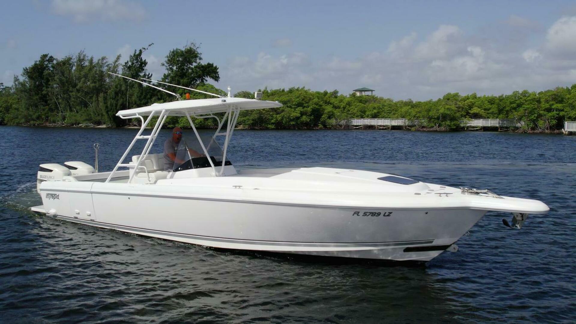 2003 Intrepid 32 - Image 34