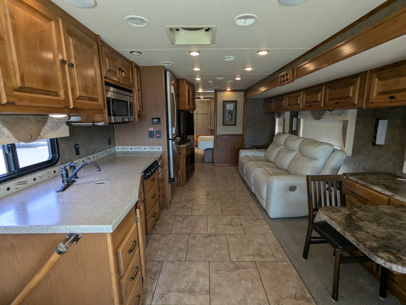 2014 Tiffin Allegro 36 LA - Image 13