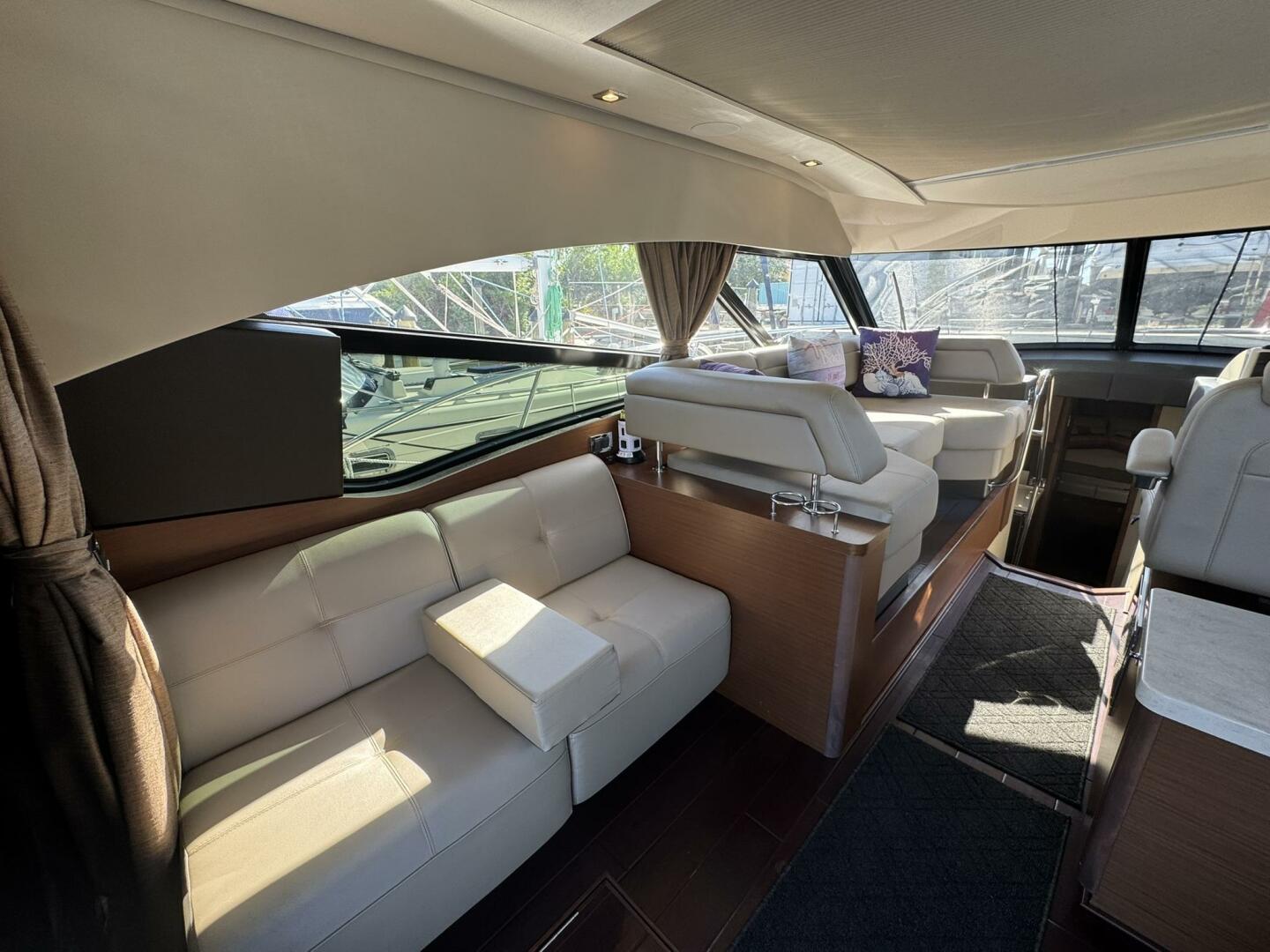 2016 Sea Ray 470 Sundancer - Image 11