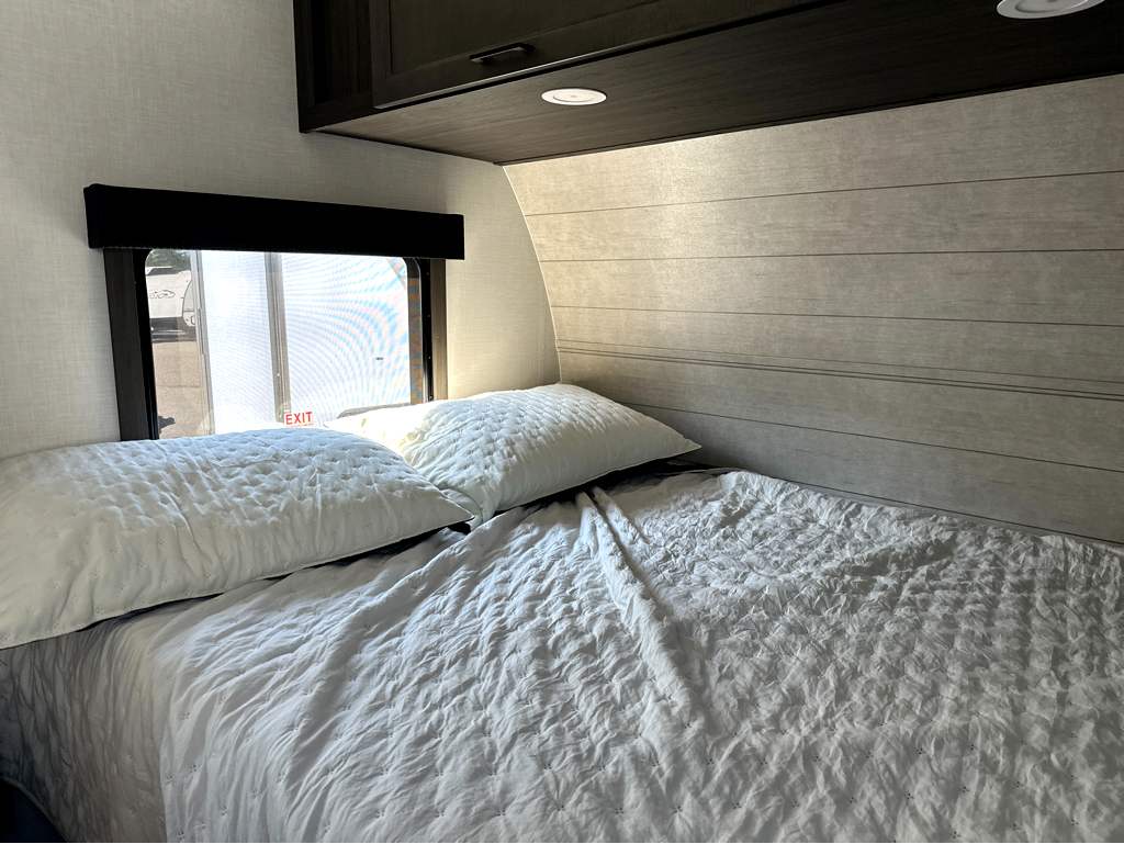 2027 VENTURE RV SPORTTREK STINGER 222VUD - Image 16