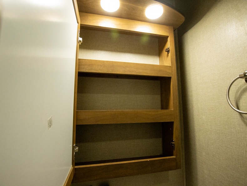 2018 Keystone Montana 3820FK - Image 18