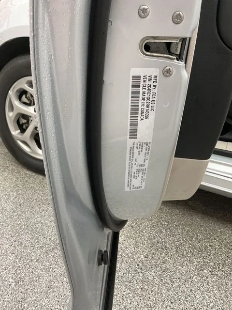 2024 Chrysler Pacifica Wagon 4D Limited - Image 18