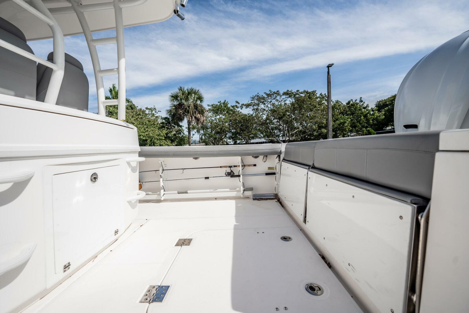 2021 Everglades 335 Center Console - Image 41