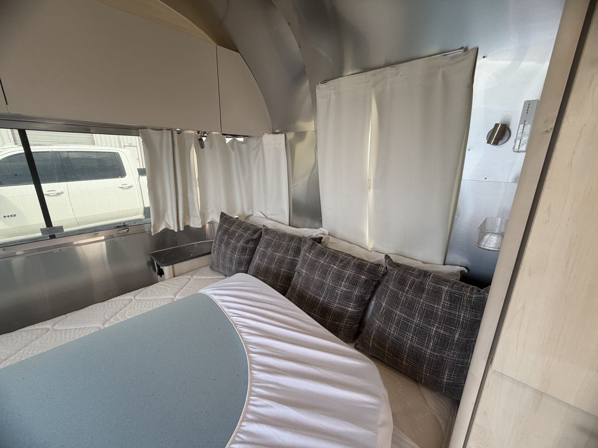 2024 AIRSTREAM FLYING CLOUD 23FB - Image 16