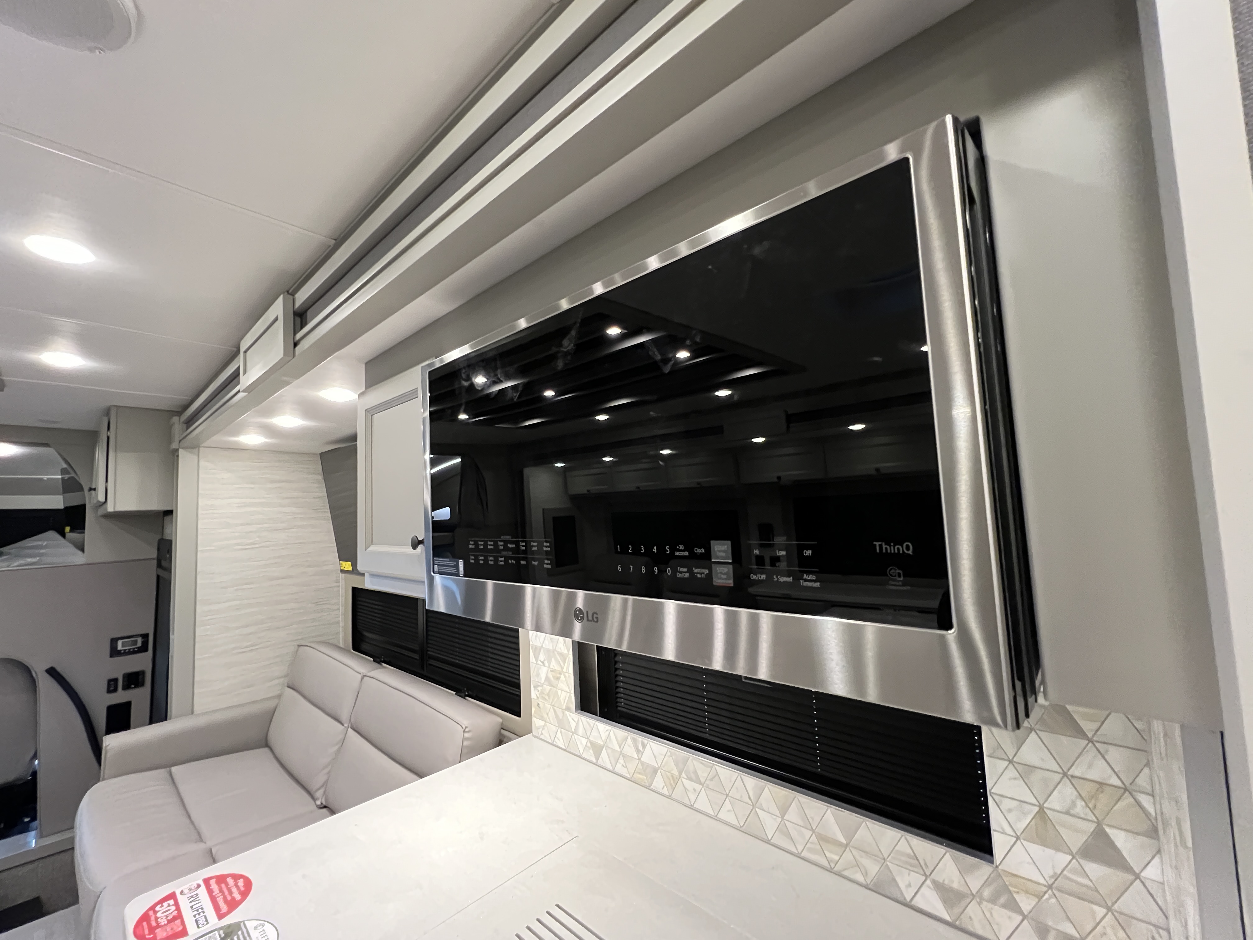 2027 Tiffin Allegro Bay 38 AB - Image 30