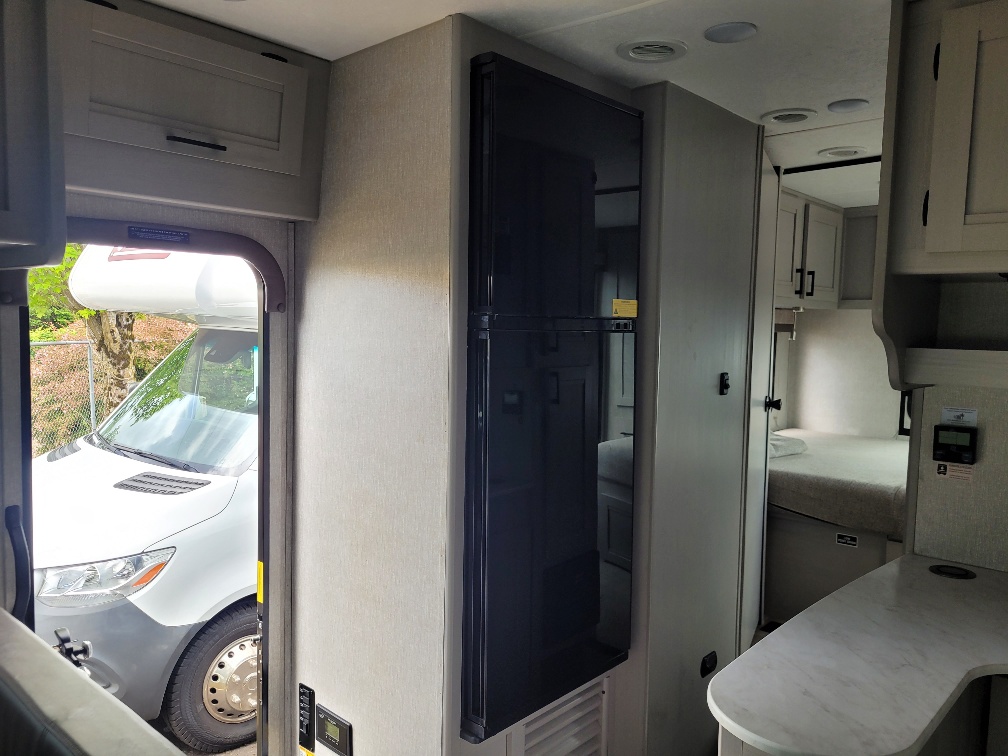 2025 Coachmen Leprechaun 260QB - Ford E-450 - Image 9