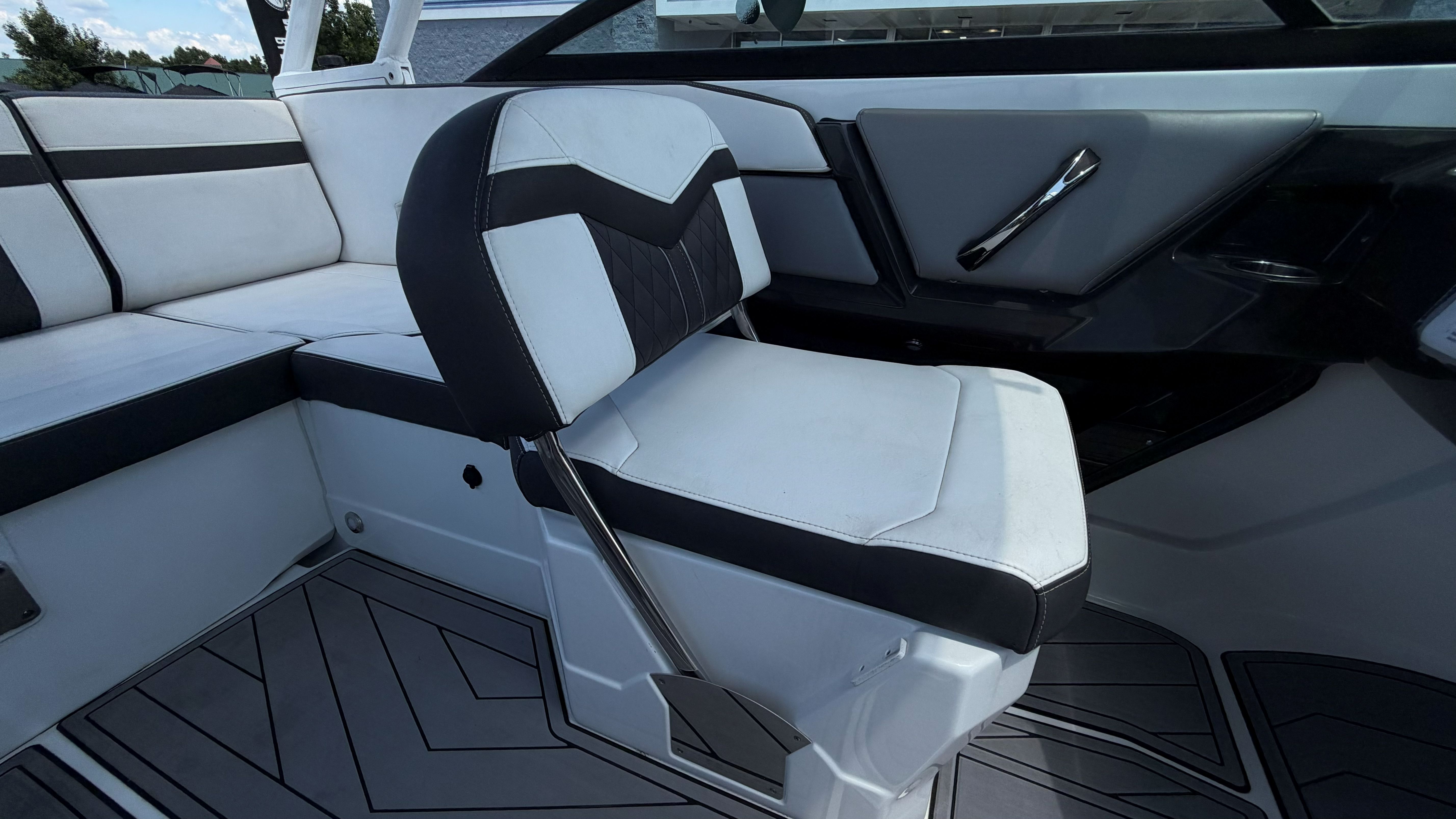 2023 Monterey 238 Super Sport - Image 25