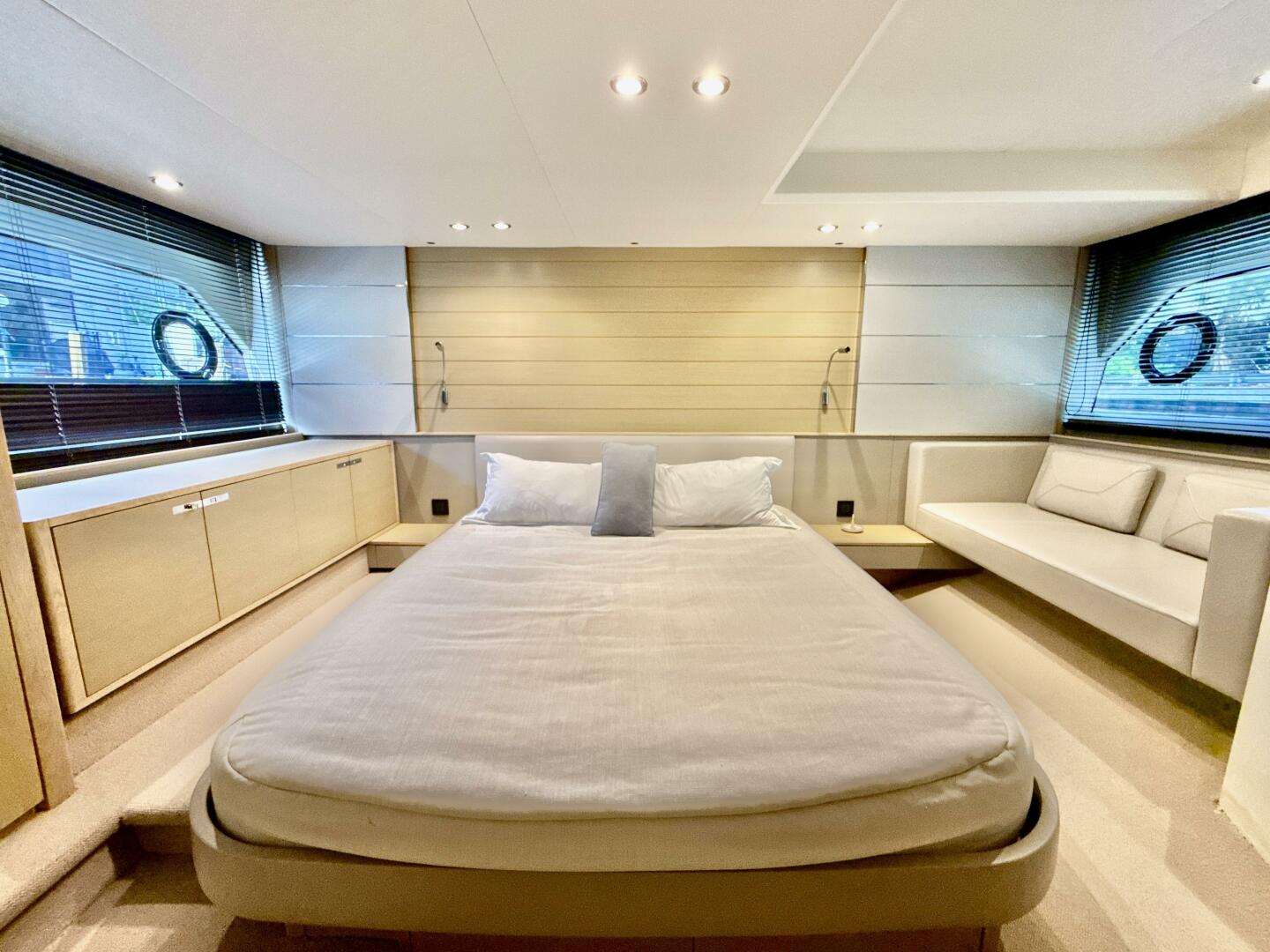 2017 Princess V58 - Image 26