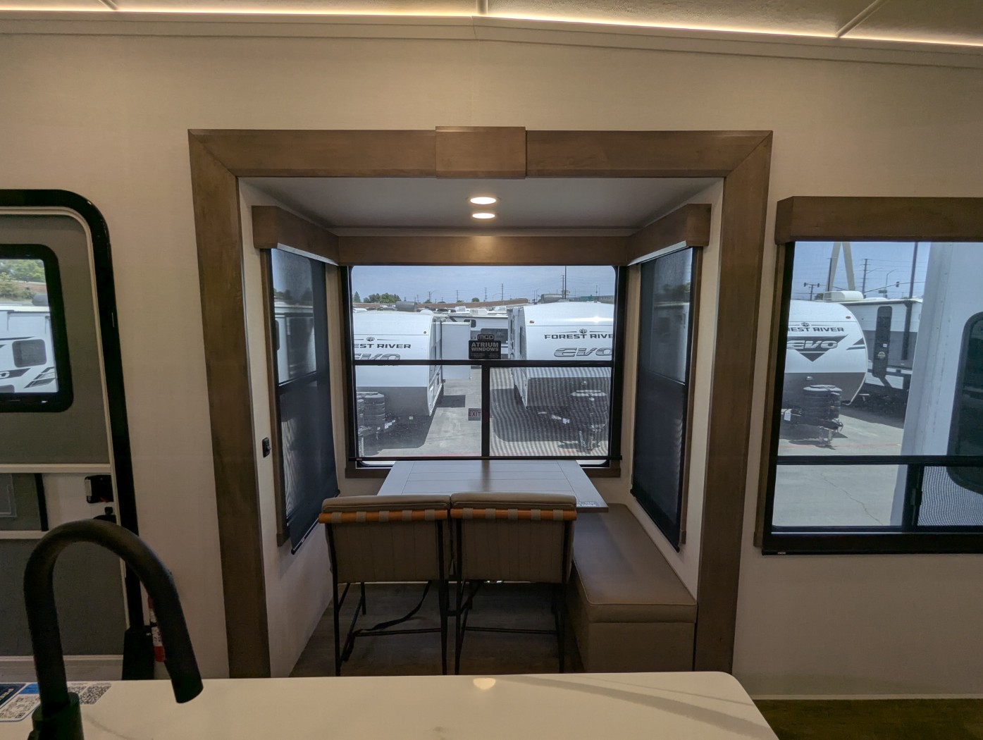 2025 Alliance RV Paradigm 375RD - Image 22