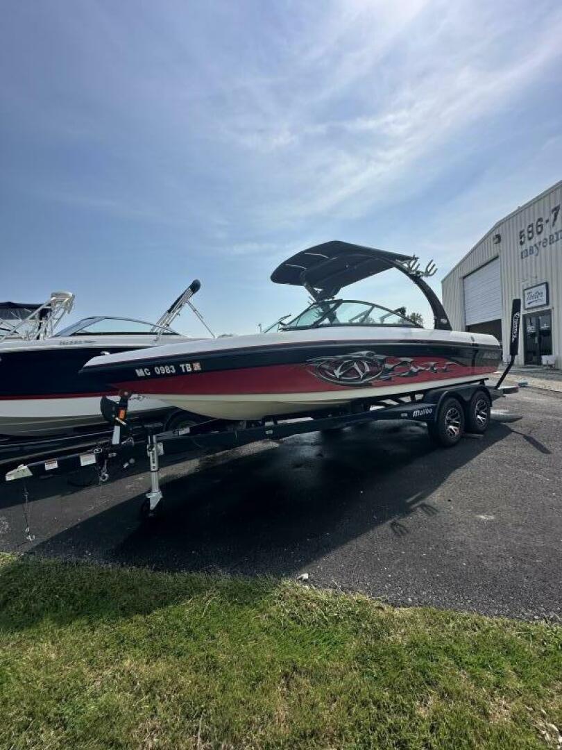 2007 Malibu 21 V-Ride Base - Image 2