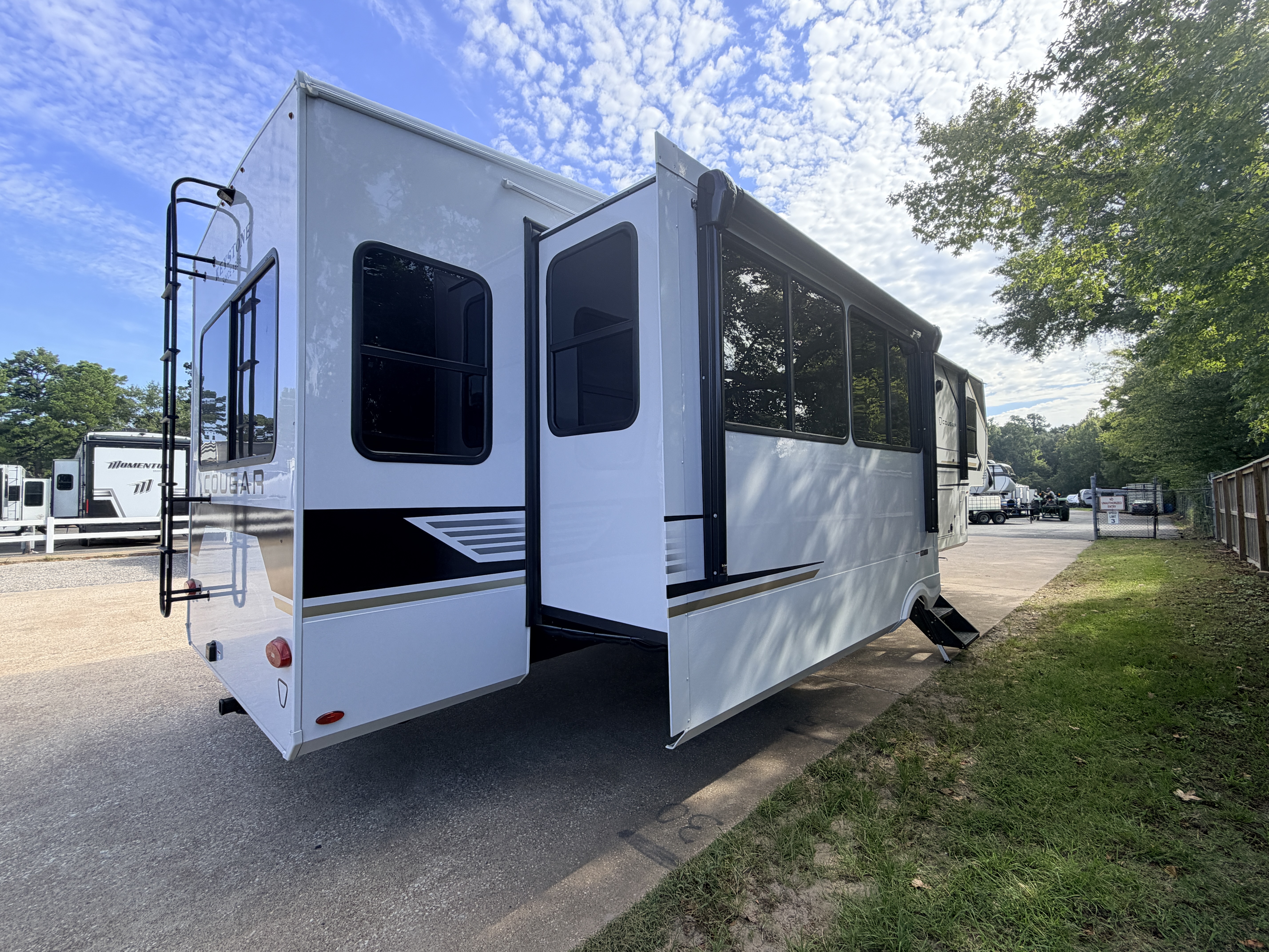 2027 Keystone Cougar 360MBI - Image 7