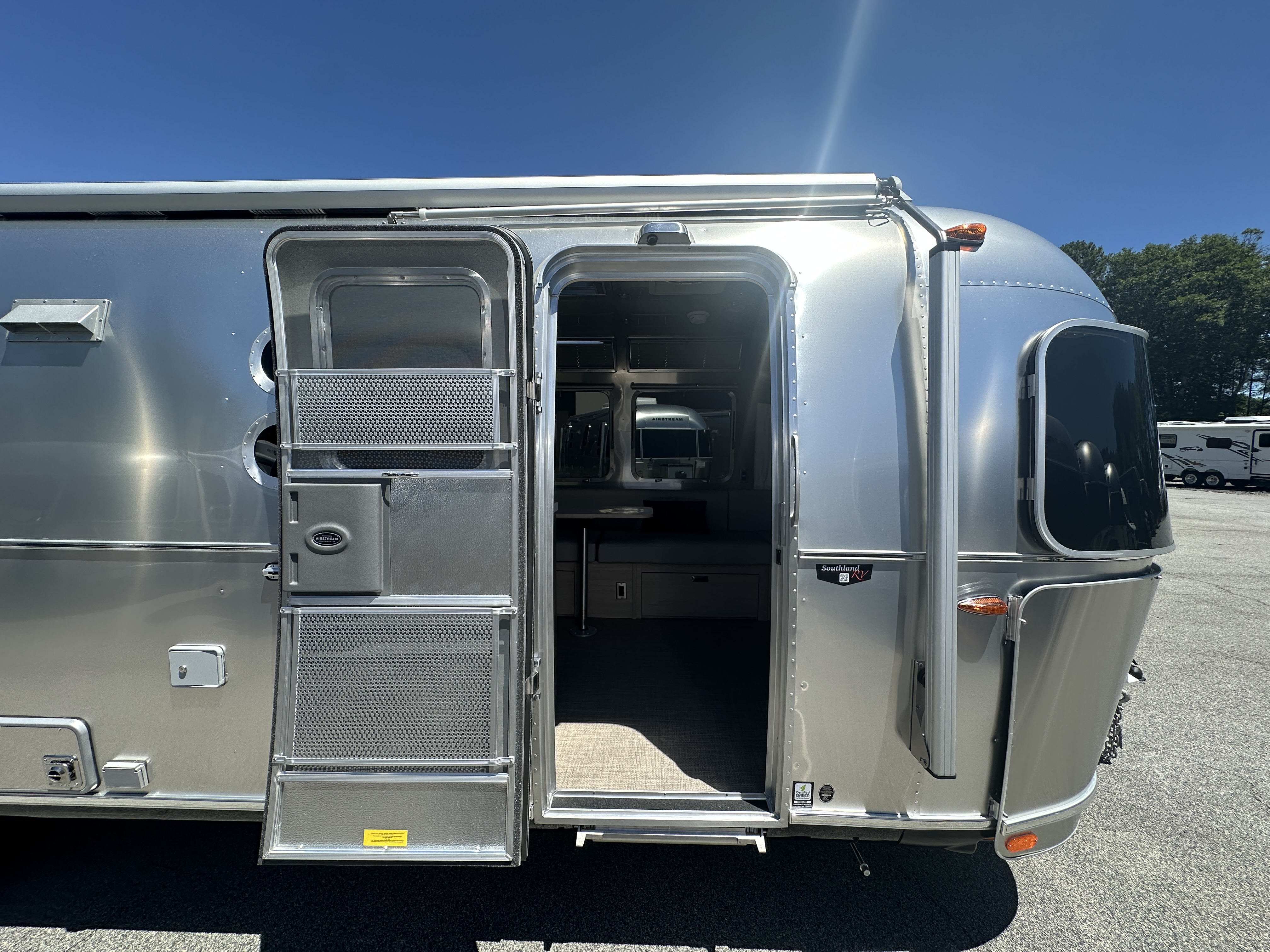 2026 Airstream Globetrotter 30RB - Image 6
