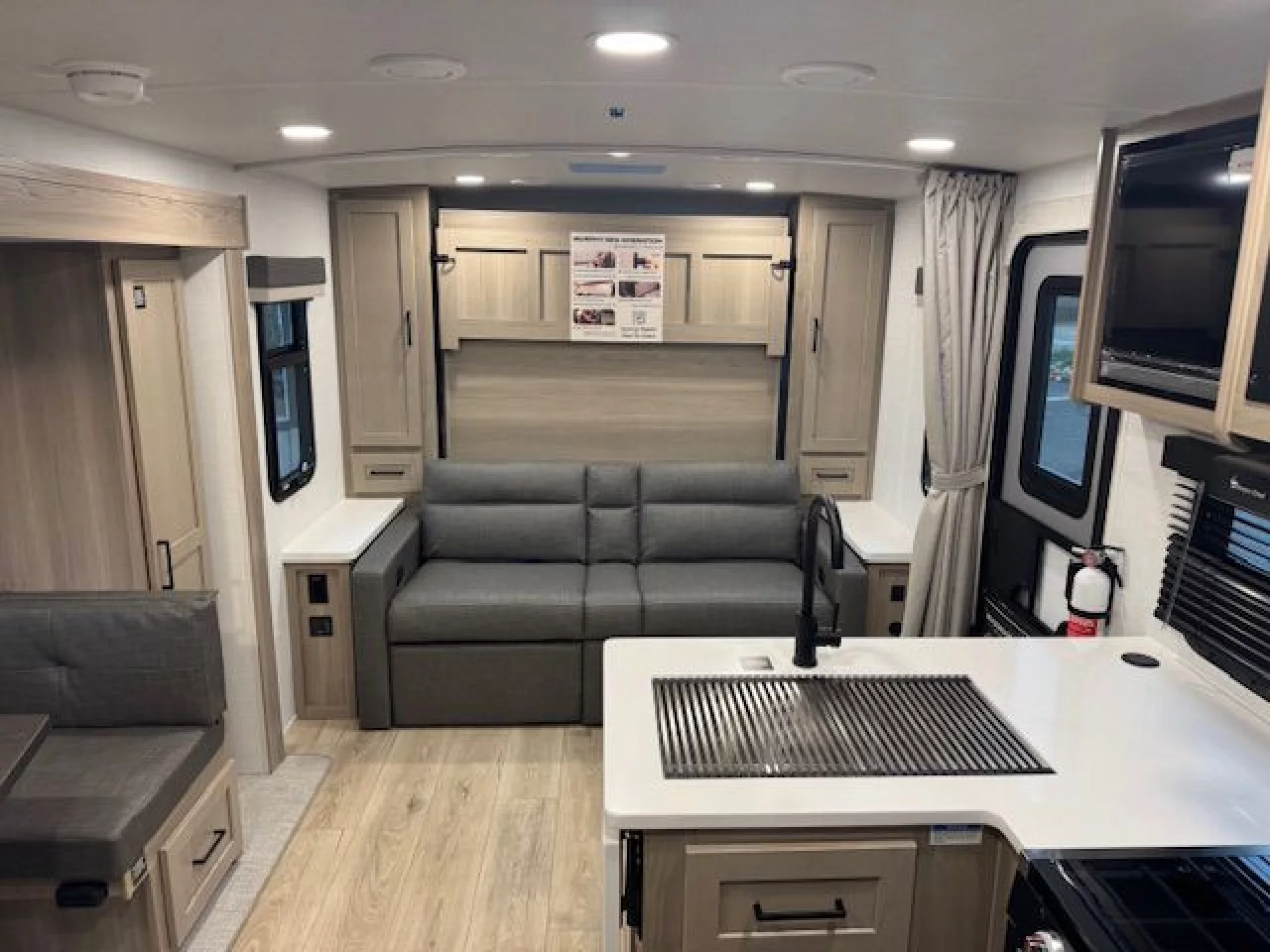 2026 FOREST RIVER ROCKWOOD MINI LITE 2509S - Image 10