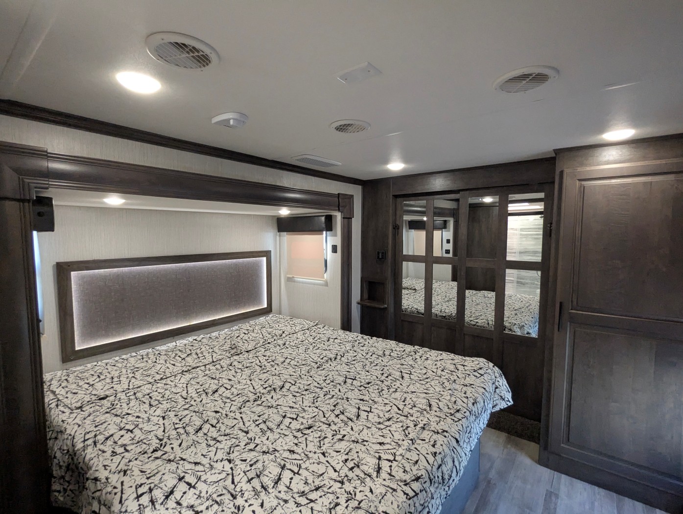 2020 Heartland Bighorn BH 3985 RRD - Image 7