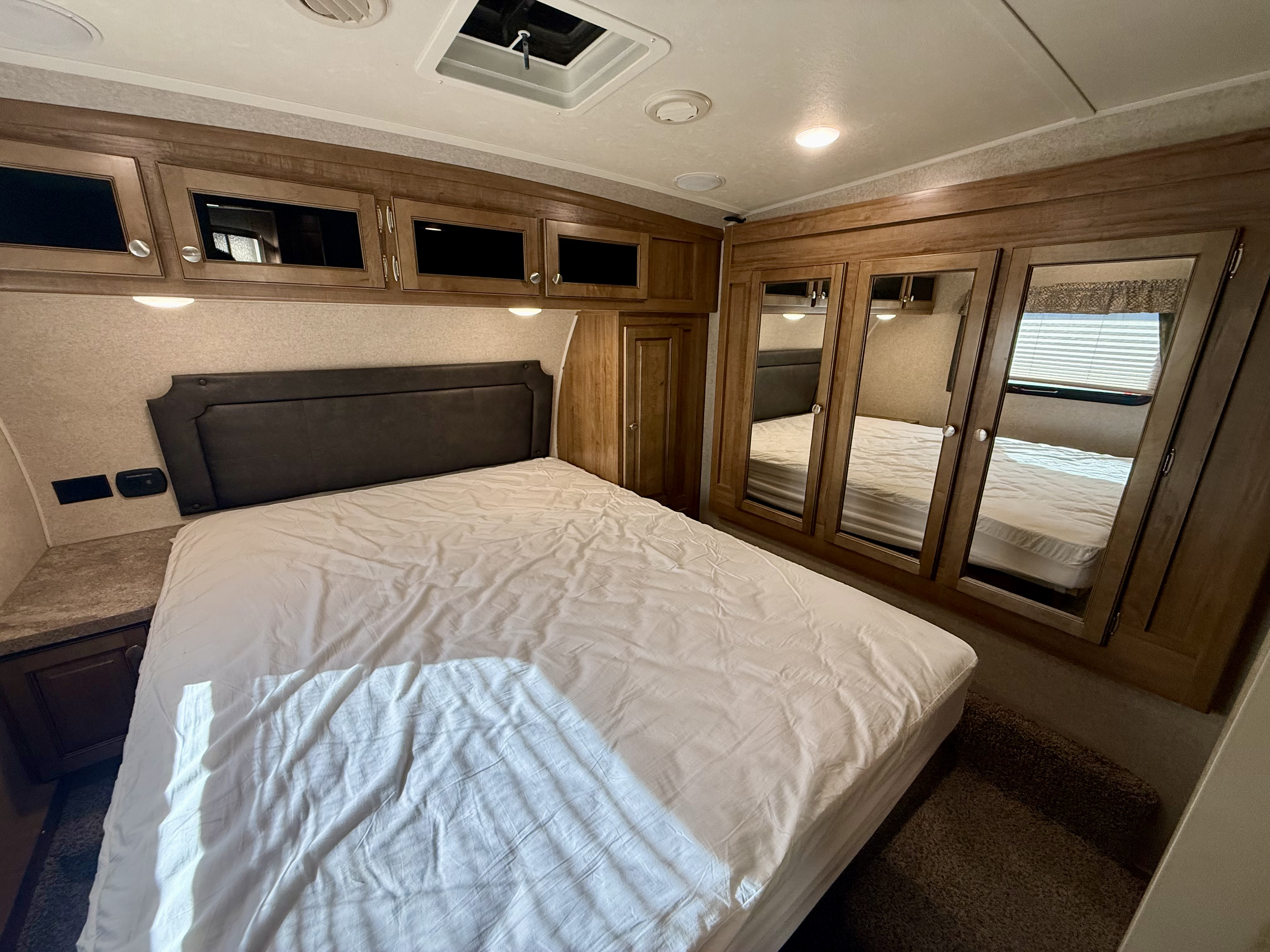 2018 Forest River Rockwood Ultra Lite 2650WS - Image 14