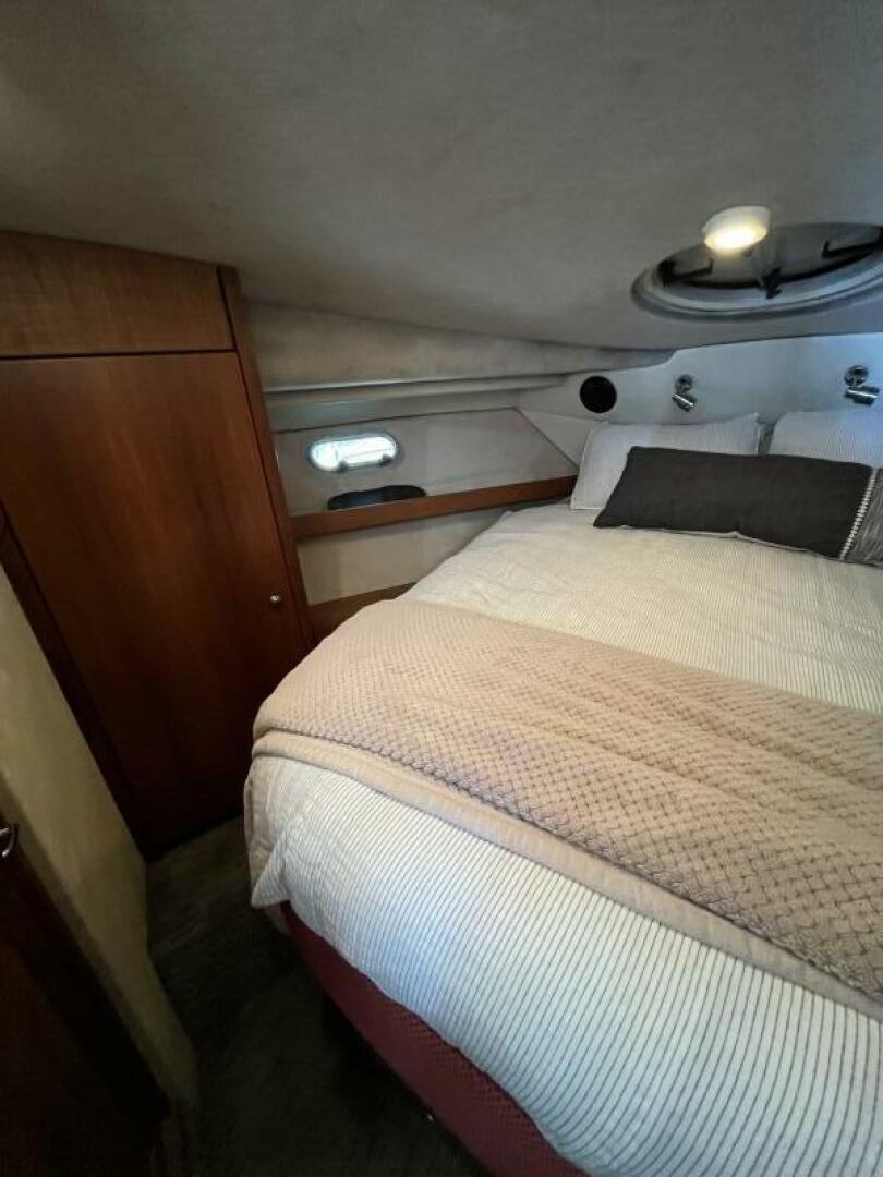 1996 Bayliner 3788 Command Bridge - Image 30