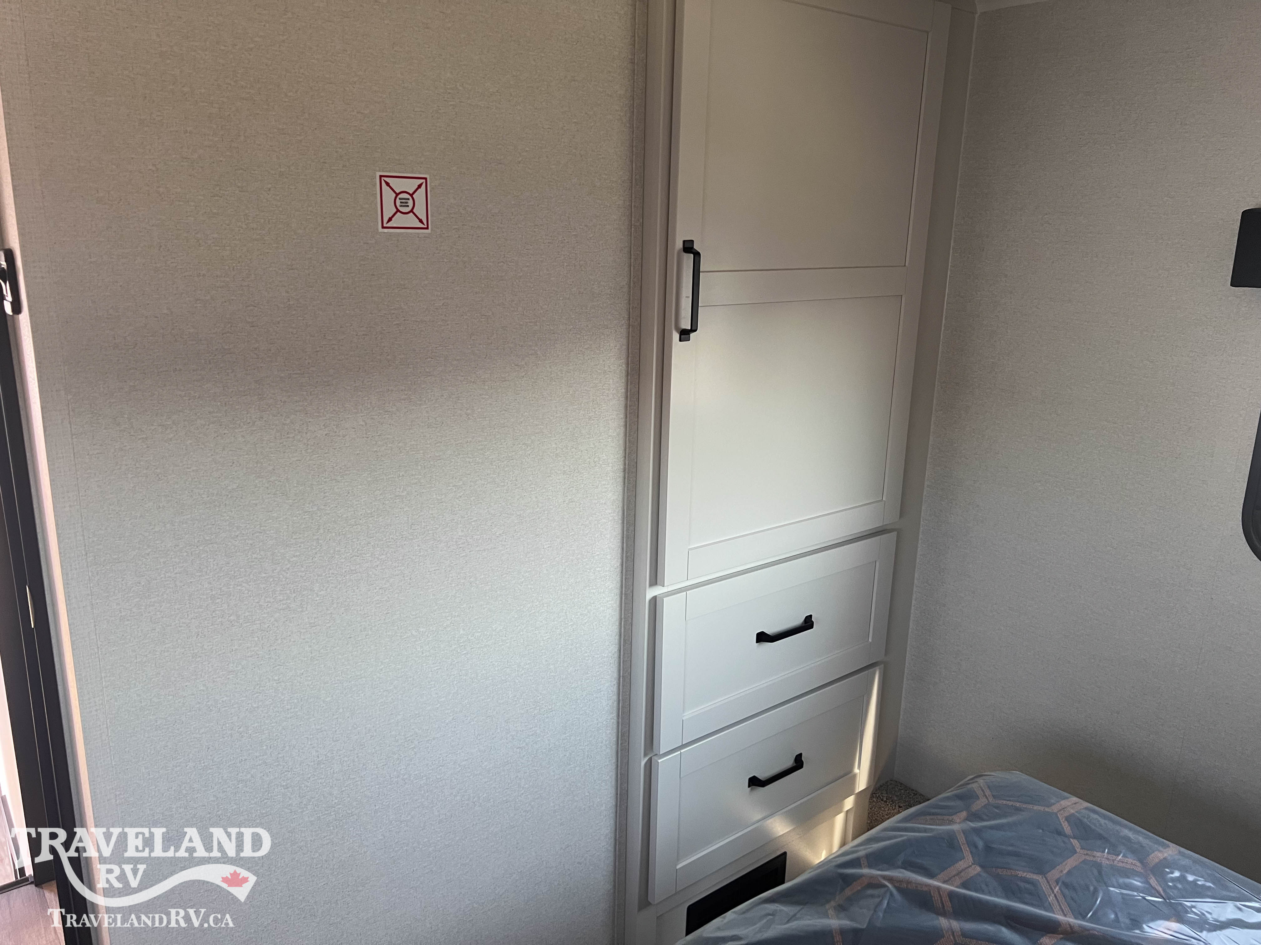 2027 Highland Ridge Roamer Light Duty 28DBSS - Image 27
