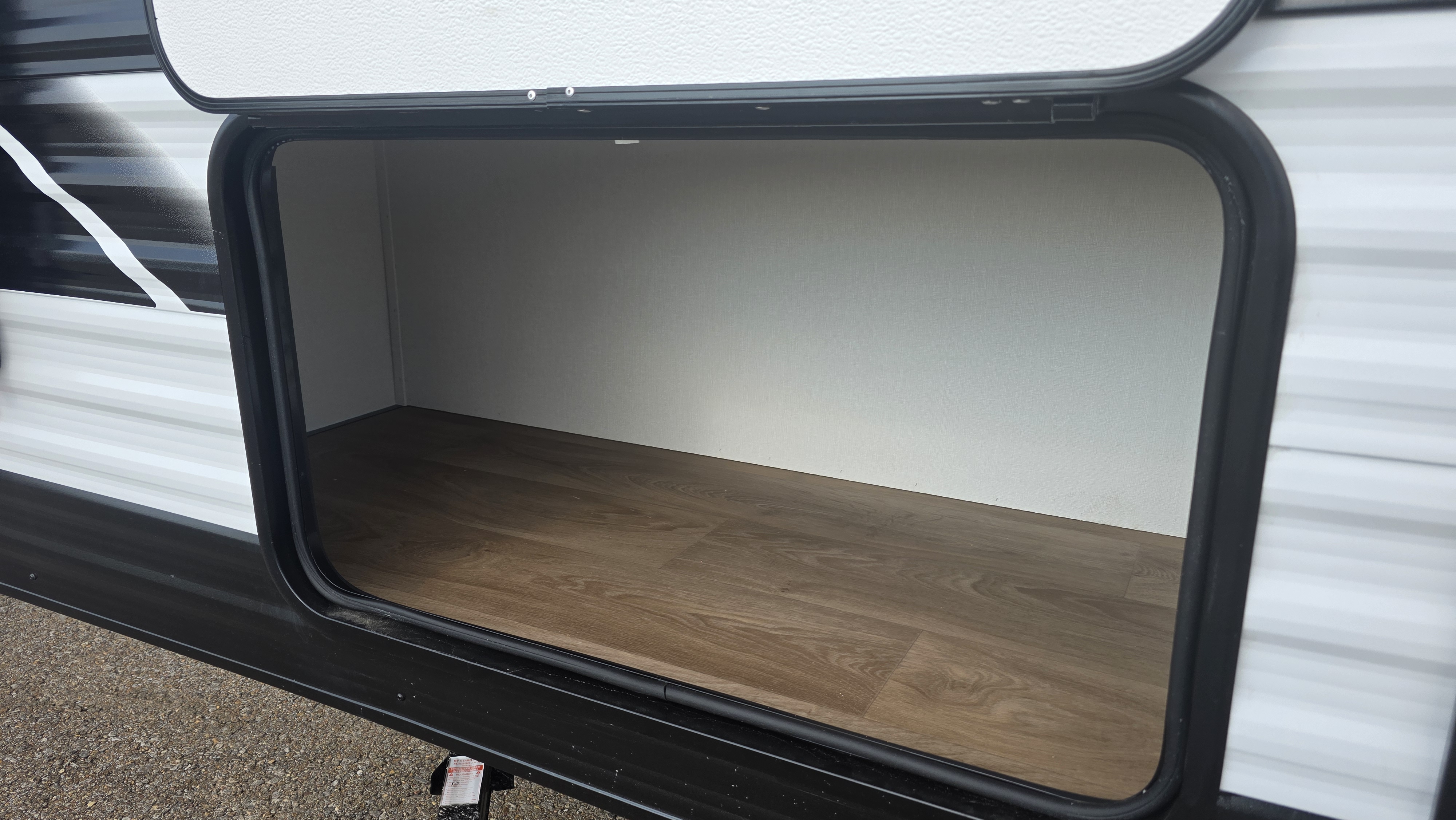 2027 GRAND DESIGN TRANSCEND 161DB - Image 7