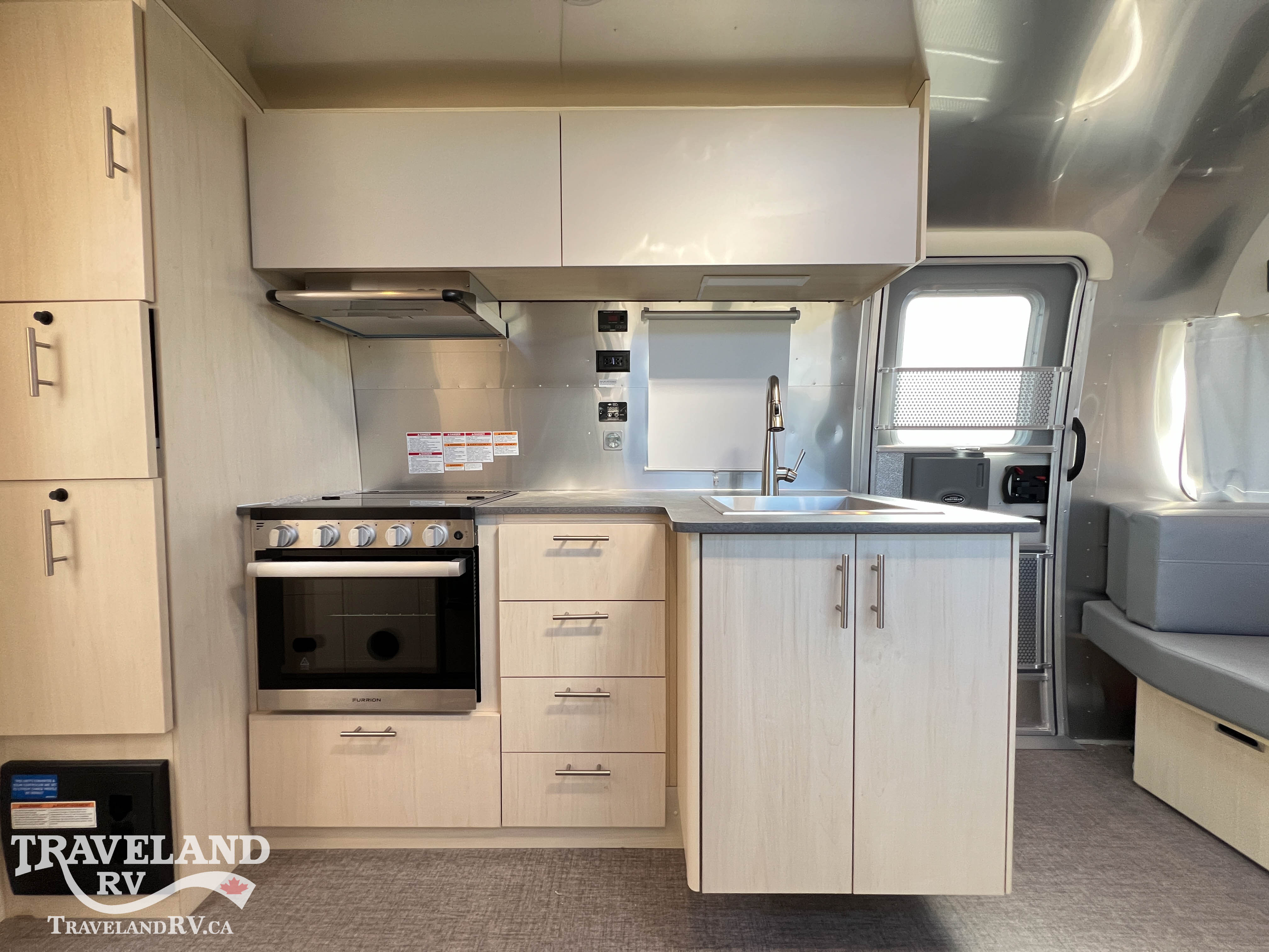 2026 Airstream Flying Cloud 27FB - Image 18