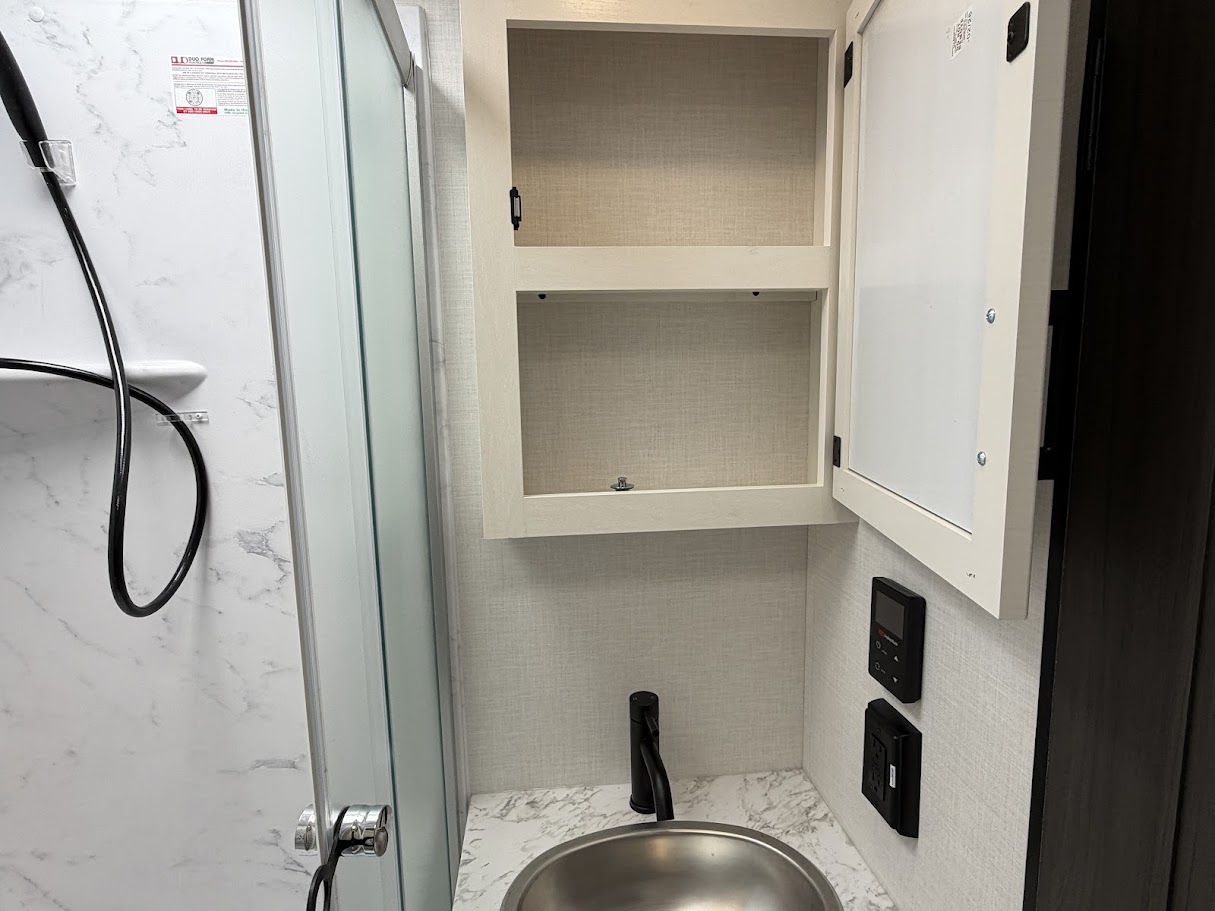 2026 VENTURE RV SPORTTREK 327VIK - Image 64