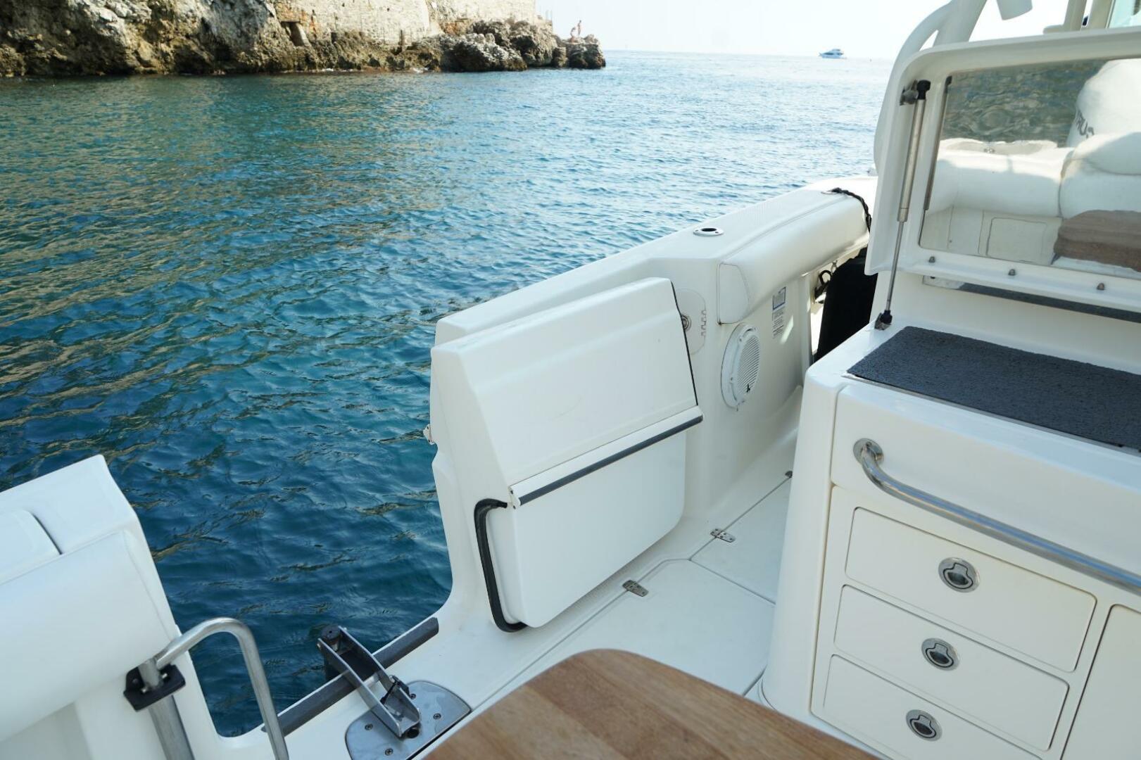 2012 Boston Whaler Whaler 370 Outrage - Image 17