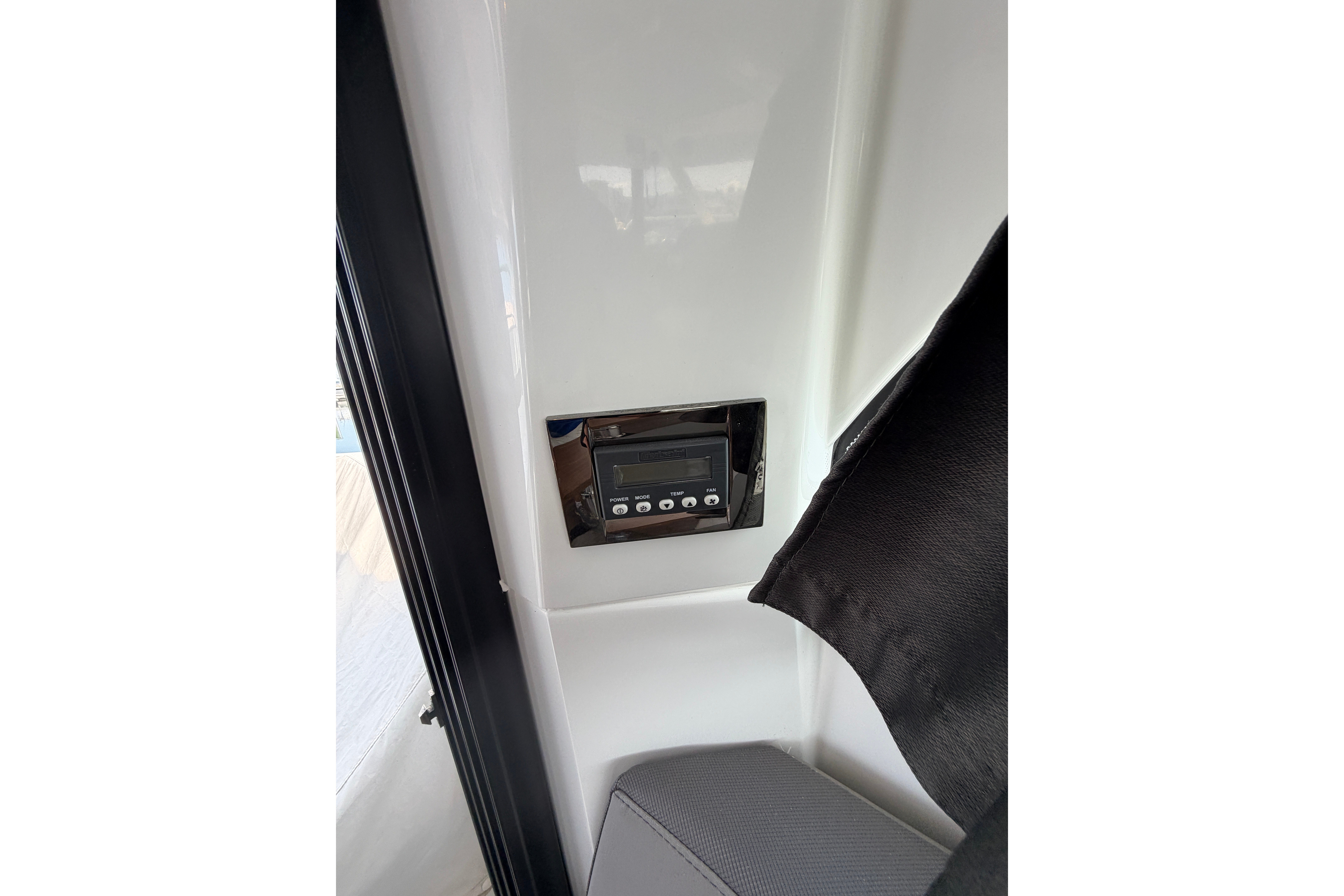 2023 Beneteau Antares 11 OB - Image 89