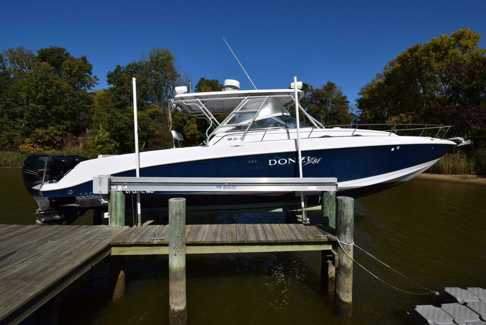 2005 Donzi 38 ZSF - Image 7