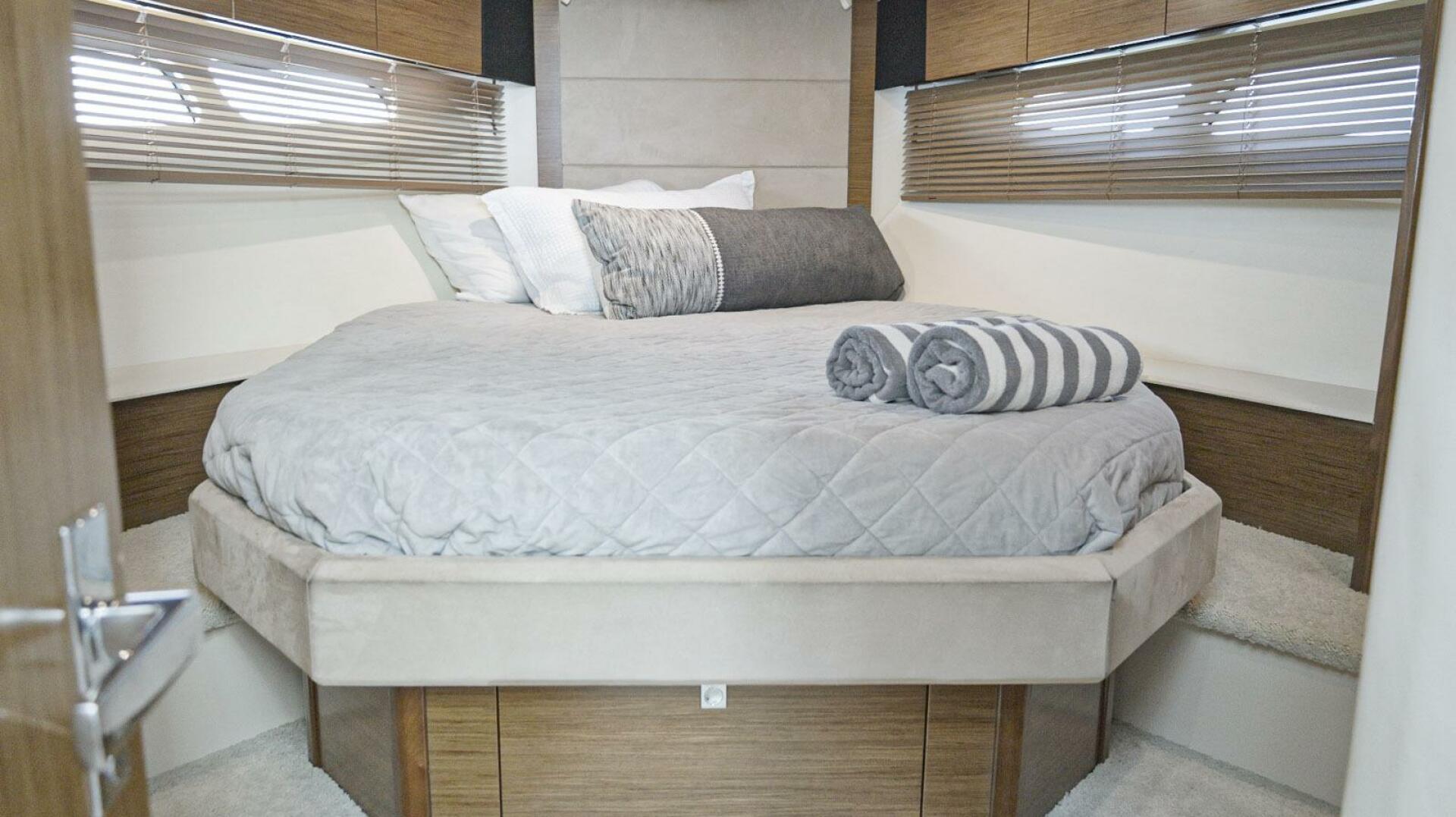 2014 Cruisers Yachts 45 Cantius - Image 66