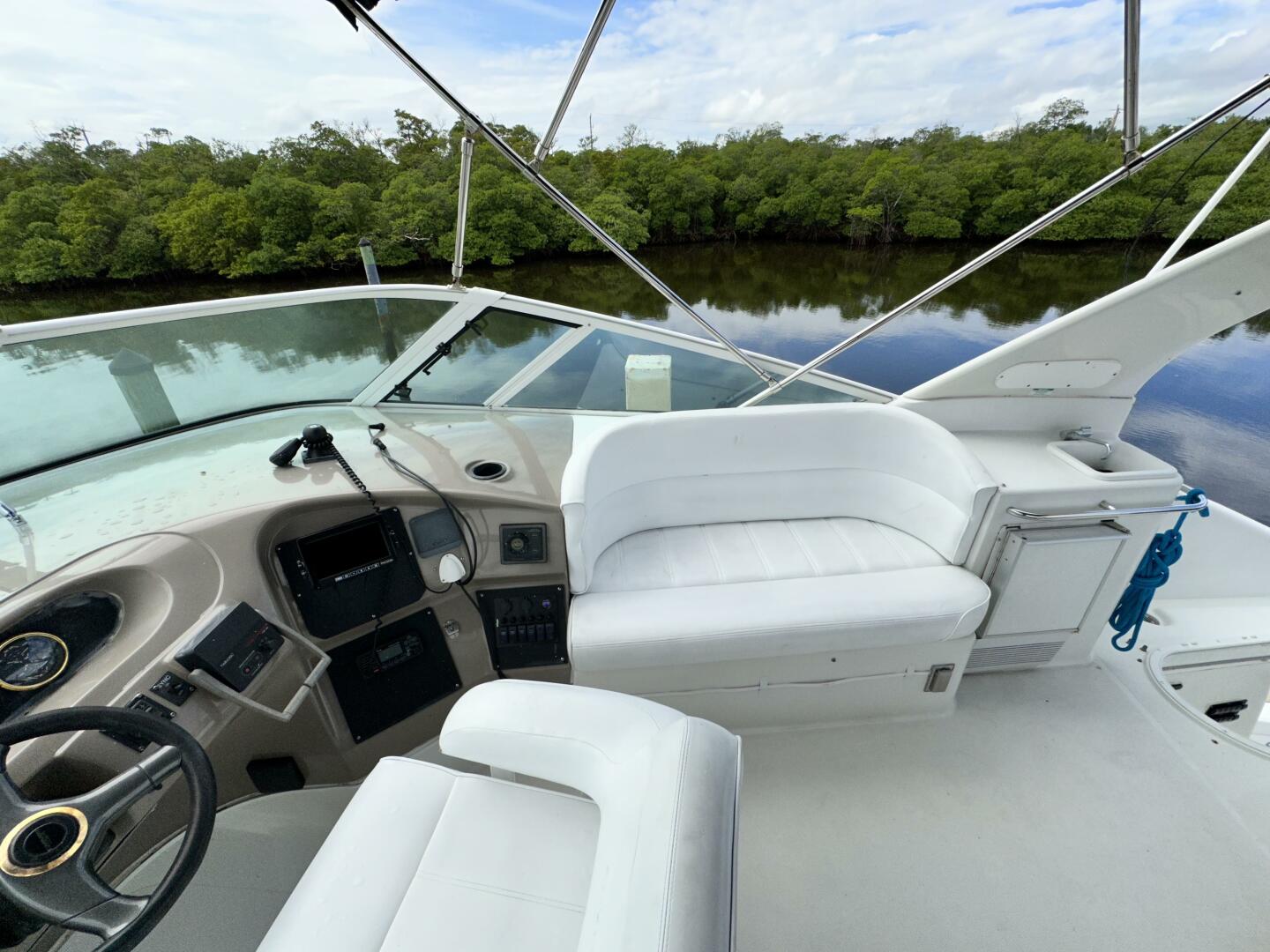 1999 Carver 450 Pilothouse - Image 16