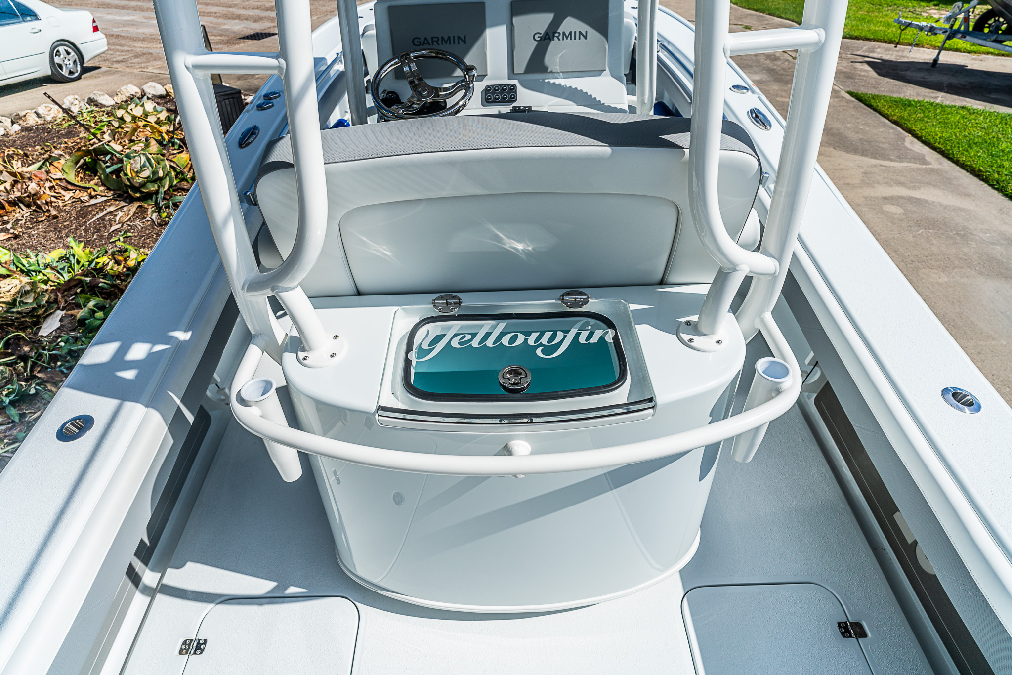 2027 YELLOWFIN 26 Hybrid Base - Image 6