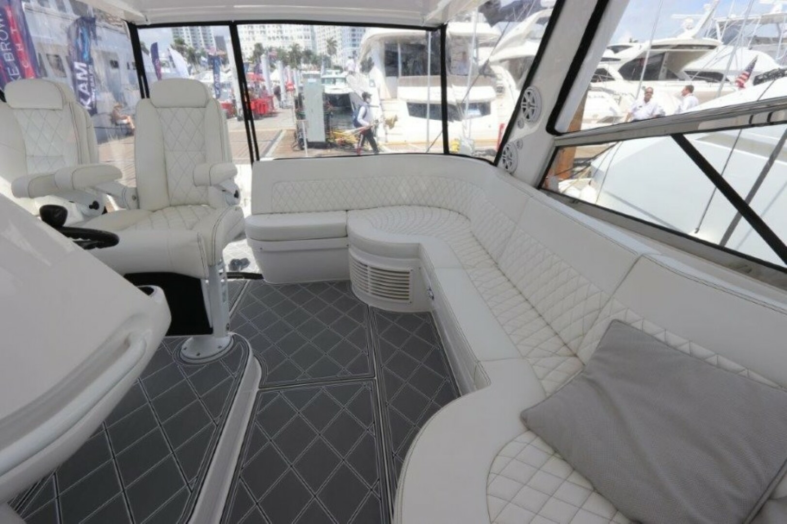 2019 Intrepid 475 Sport Yacht - Image 25