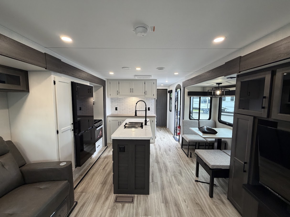 2026 VENTURE RV SPORTTREK 343VIK - Image 14