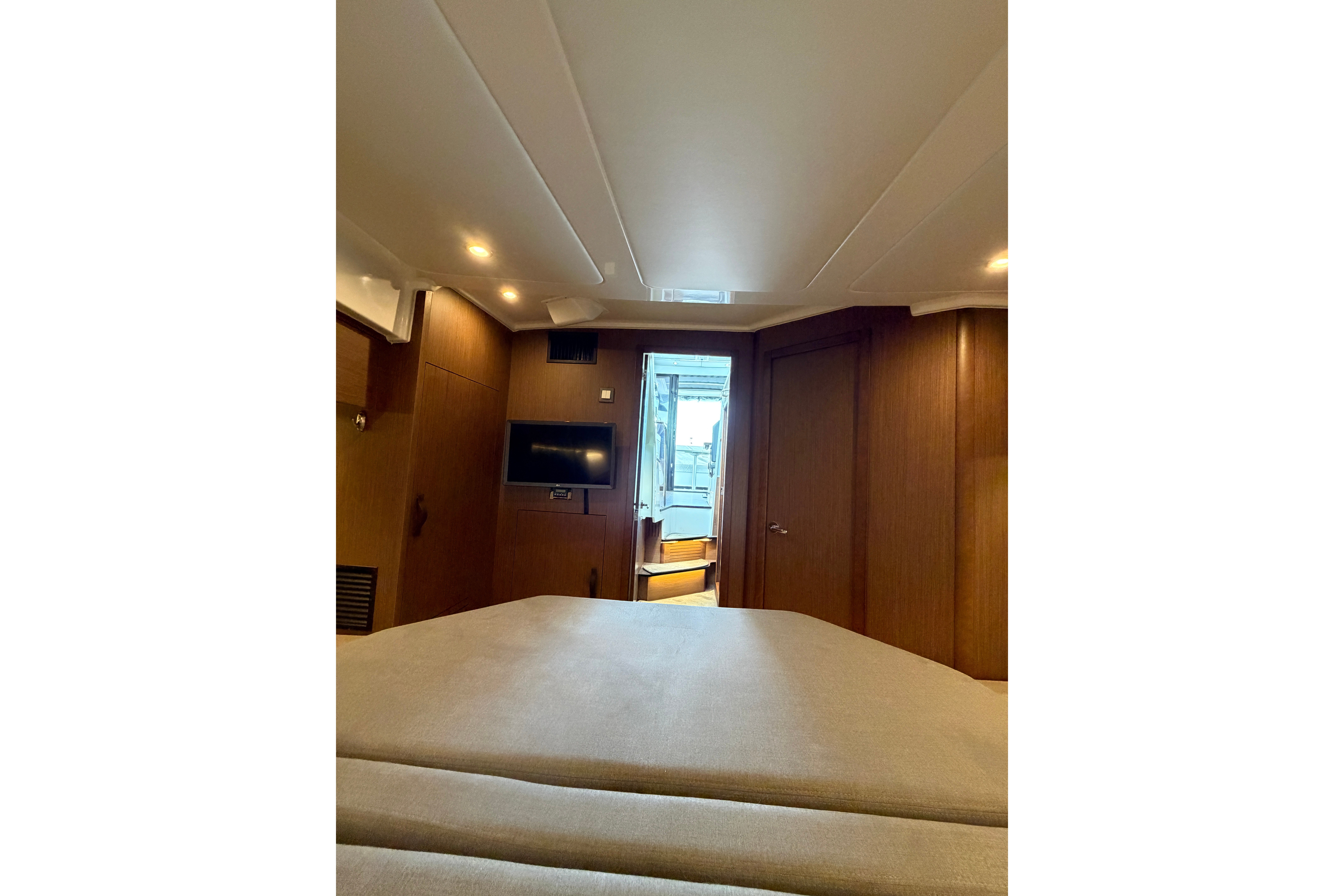 2023 Beneteau Antares 11 OB - Image 60