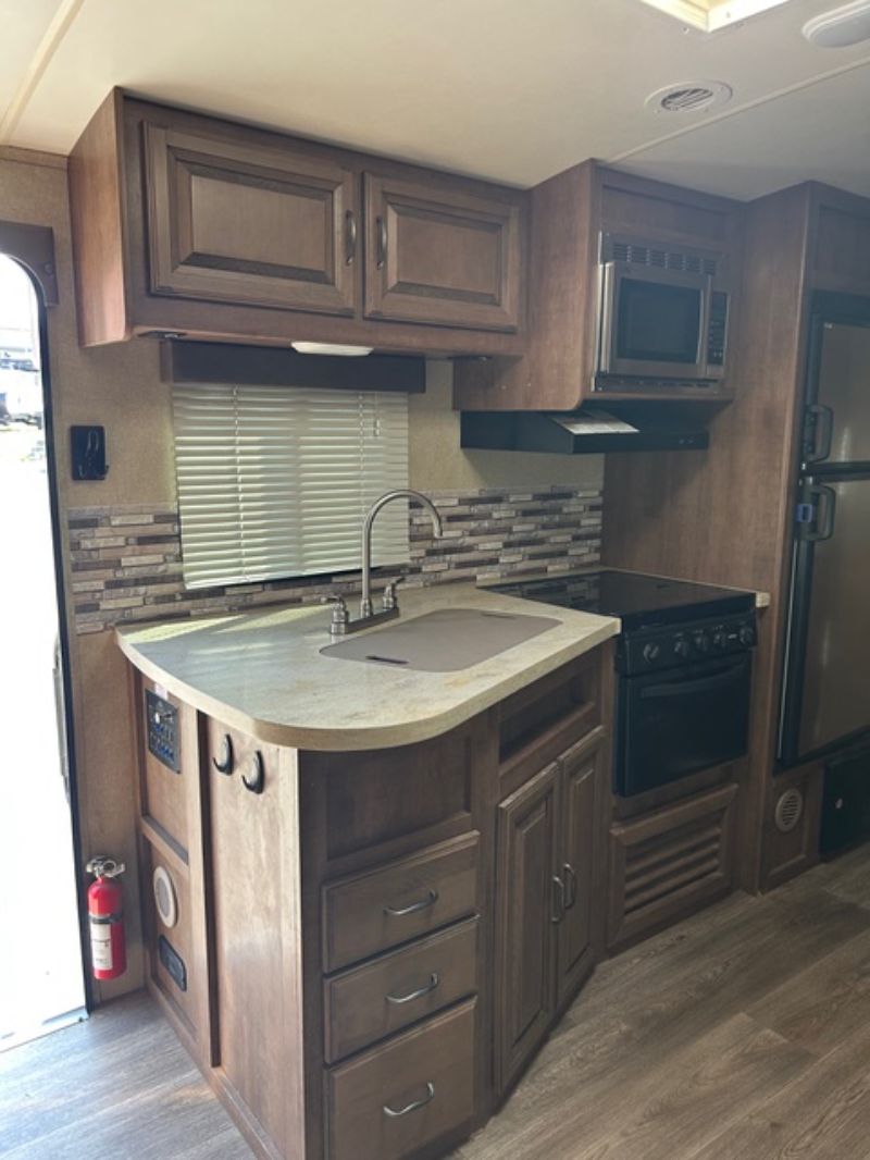 2016 Cruiser RV Fun Finder Xtreme Lite X-214WSD - Image 8