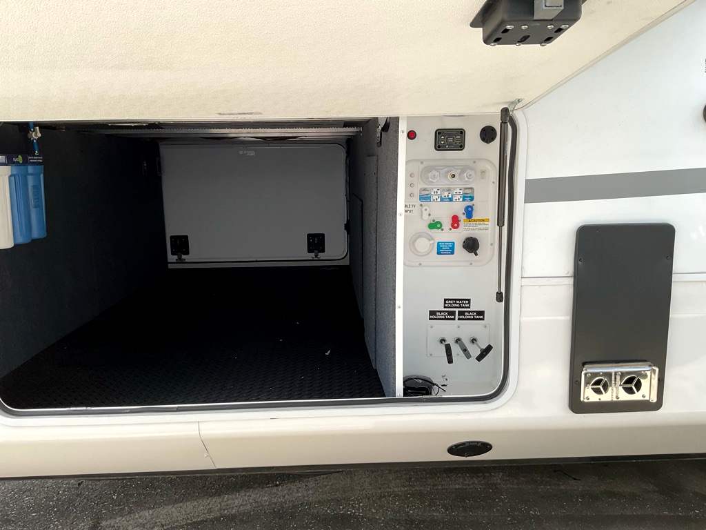 2025 JAYCO PINNACLE 38 FBRK - Image 33