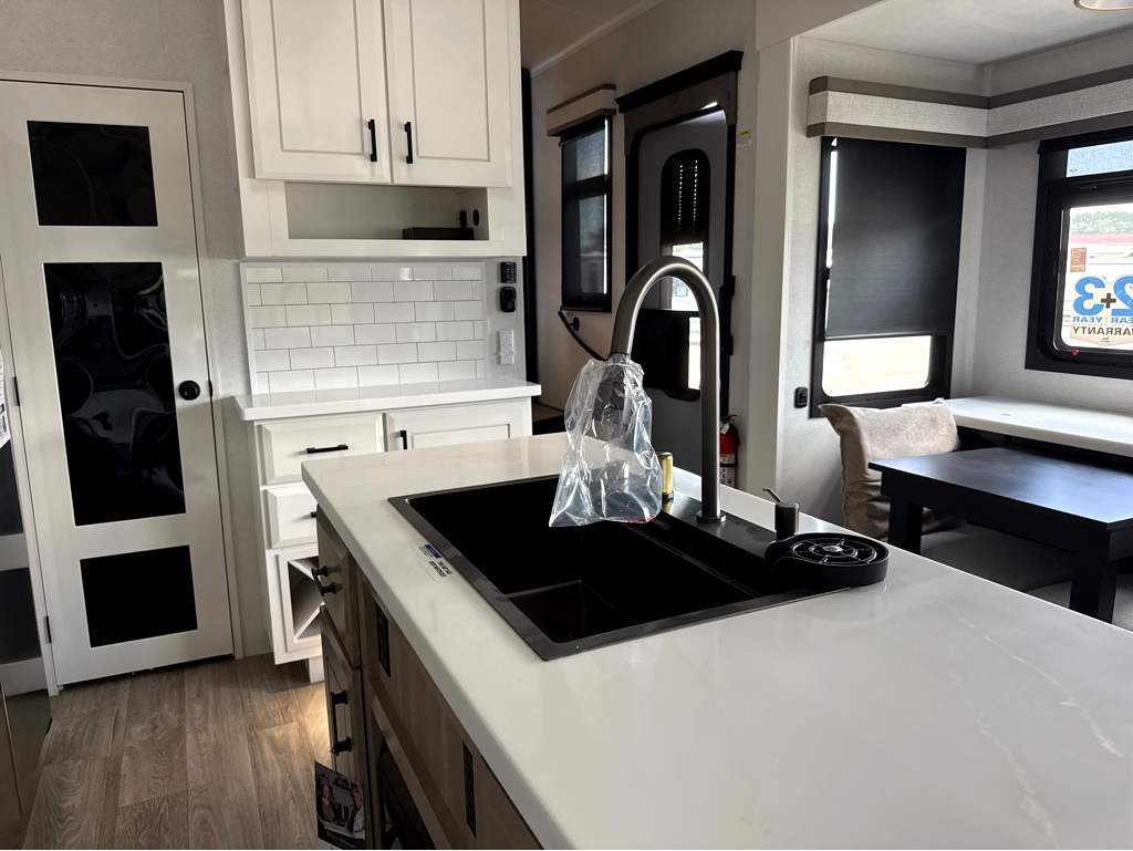2027 JAYCO PINNACLE 32RLTS - Image 12