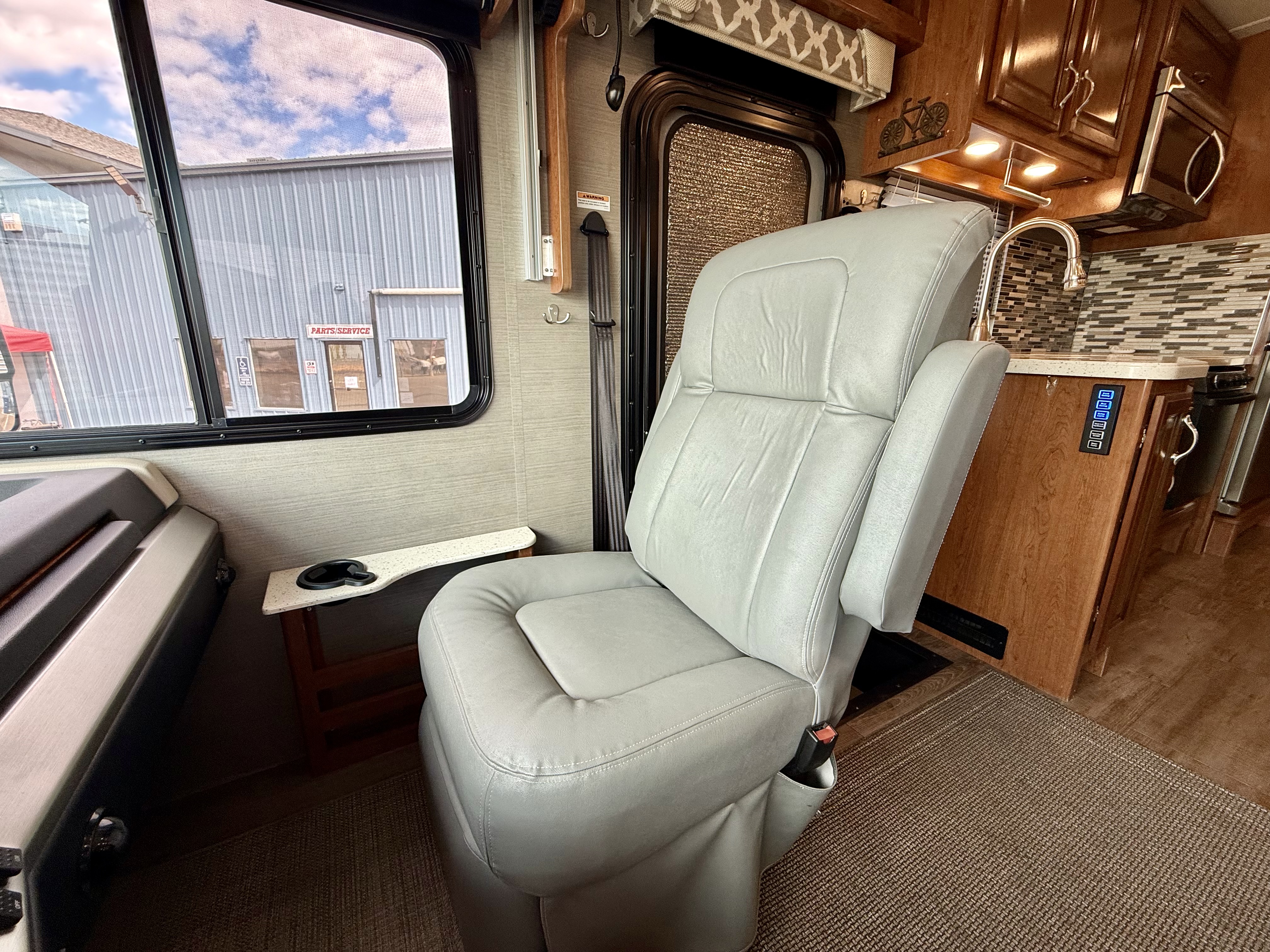 2018 Southwind 34C FULL BODY PAINT - Image 13