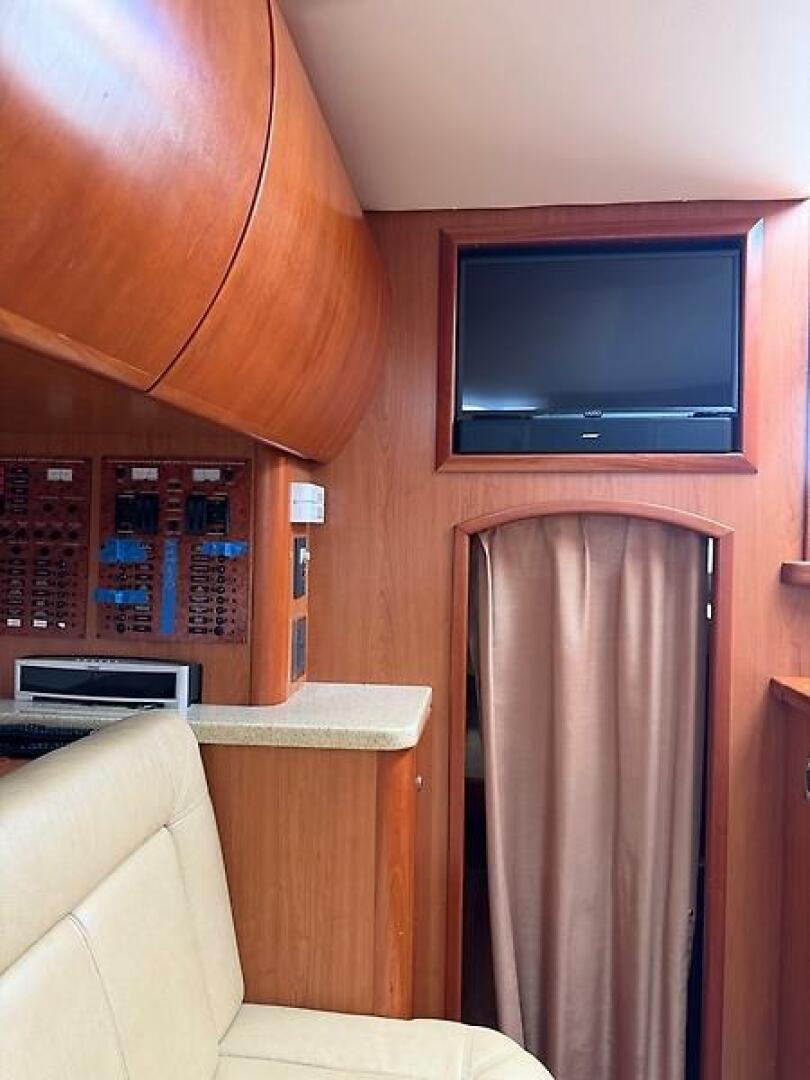 2011 Luhrs 37 IPS Canyon Series - Image 29