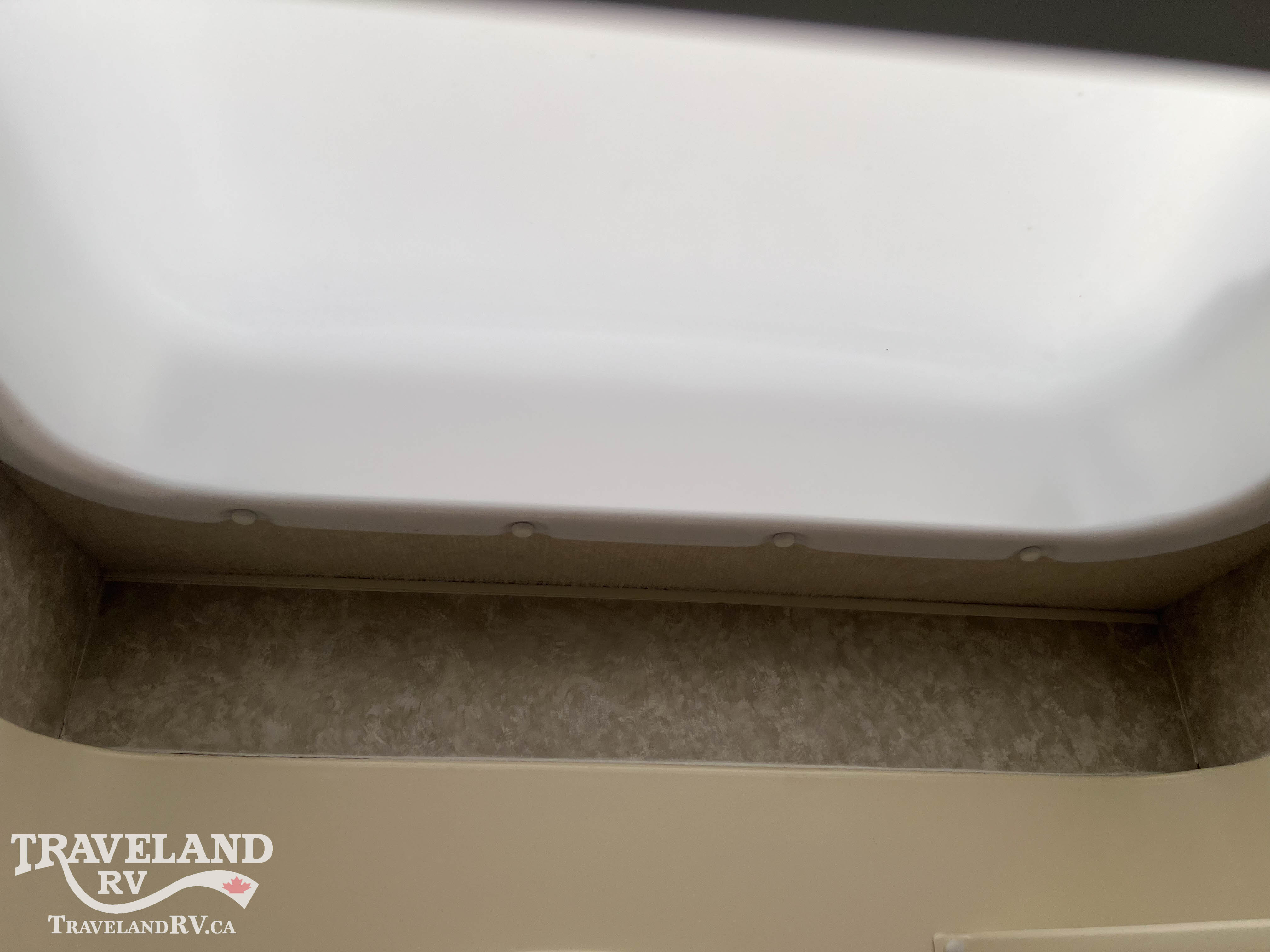 2010 Winnebago Access 24V - Image 32