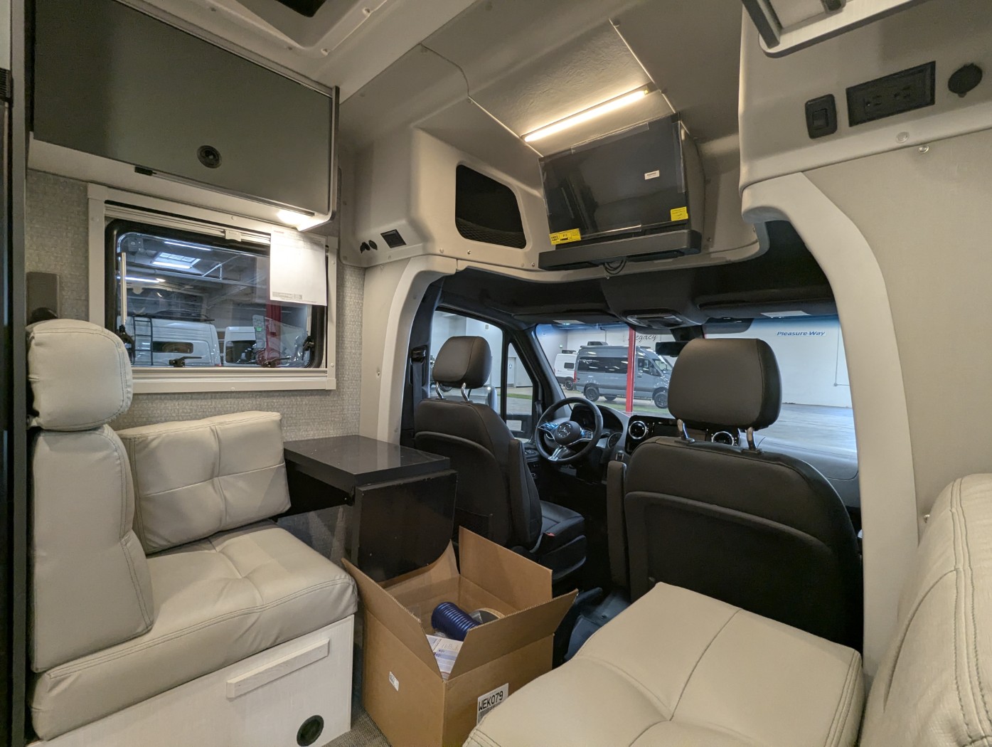 2026 Winnebago EKKO Sprinter 23B - Pop-Top AWD - Image 8