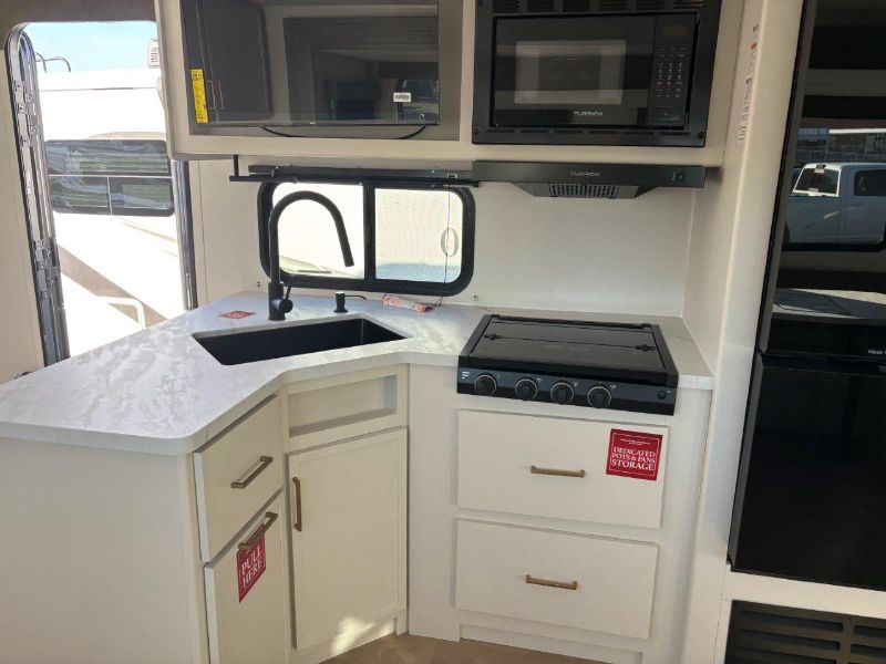 2026 Grand Design Transcend 335BHT - Image 10